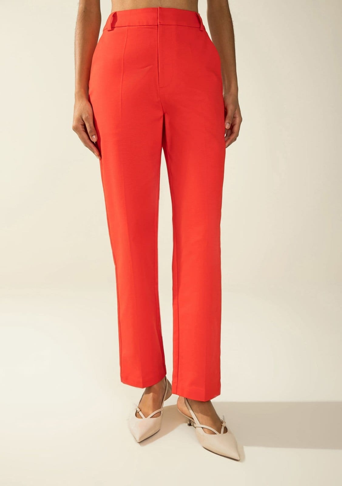 Vista 2 Calça Morena Rosa Reta Média Estampado Morena Rosa vermelho rosa