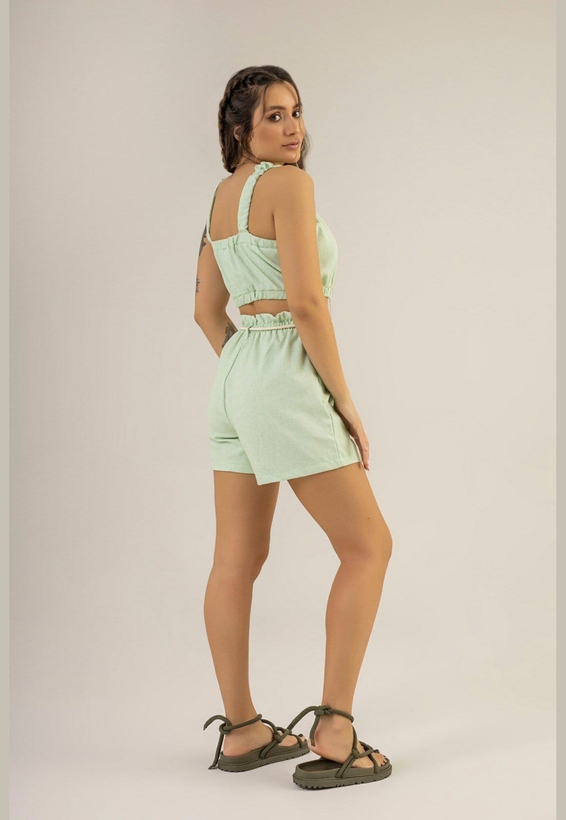 Vista 2 Short Clochard Feminino em Tecido Petra The Philippines The Philippines verde