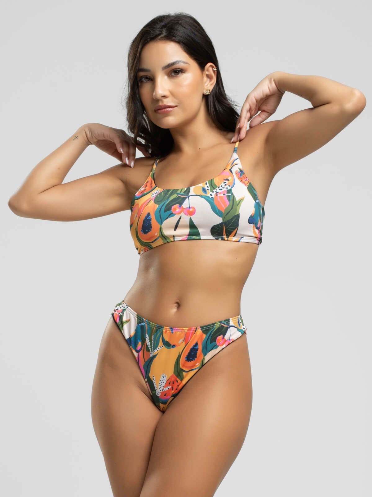 Vista 2 Conjunto Vicbela Biquíni Top Faixa Bojo Removível Fio Duplo Asa Delta + Saída de Praia Kimono Mamão Vicbela estampado