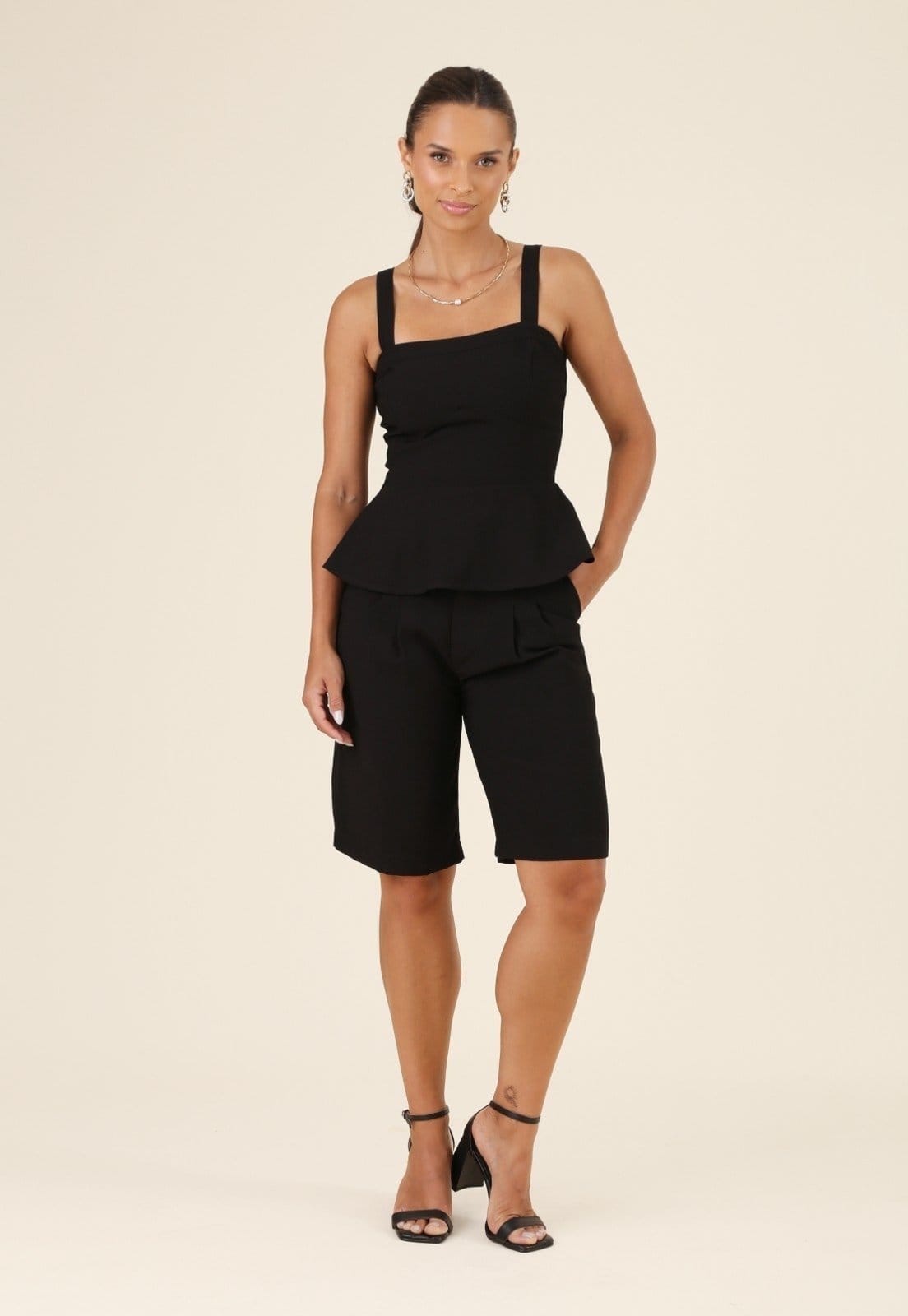 Vista principal Bermuda Pop Me Em Alfaiataria Bolso-Faca Pop Me preto