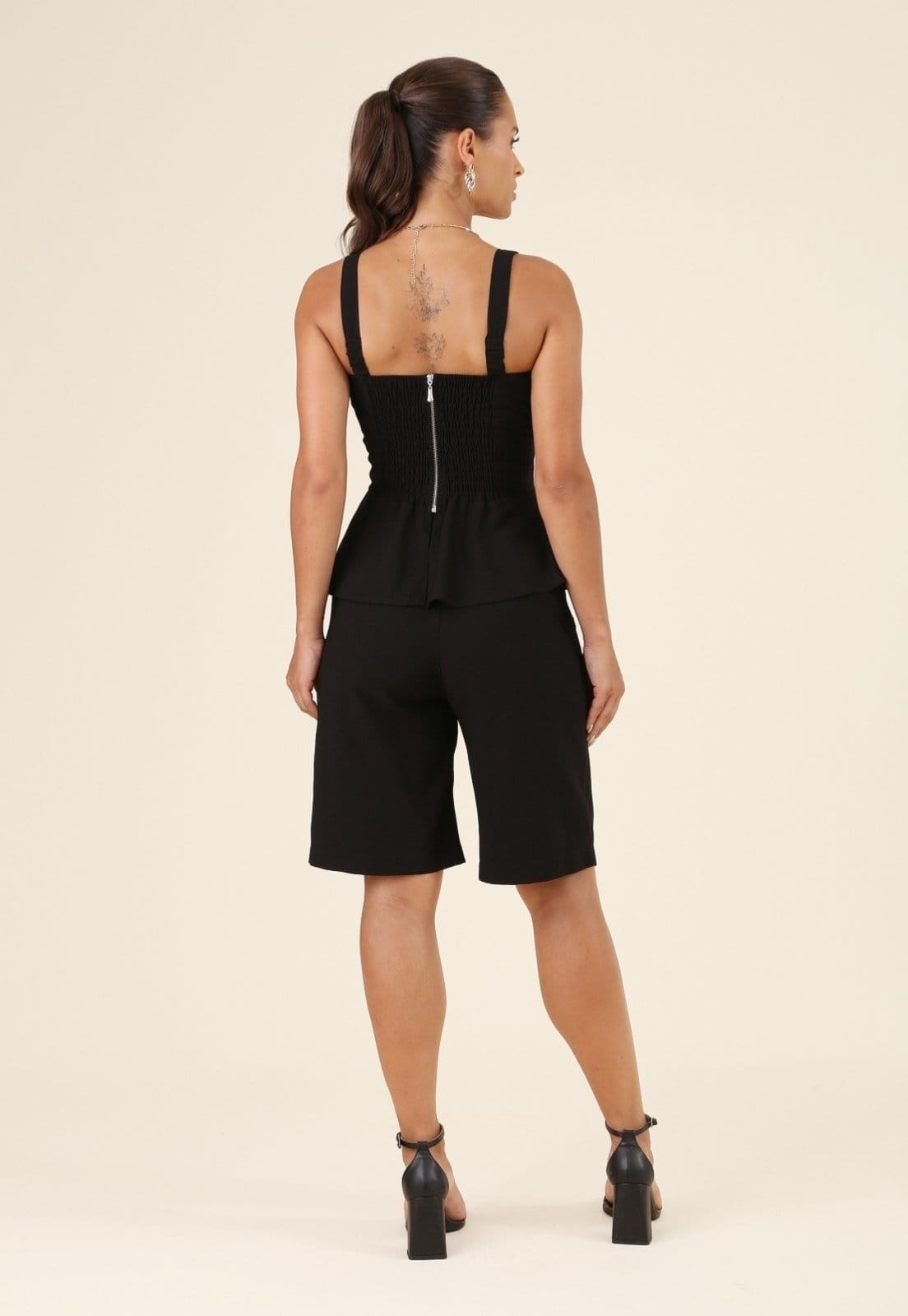 Vista 2 Bermuda Pop Me Em Alfaiataria Bolso-Faca Pop Me preto