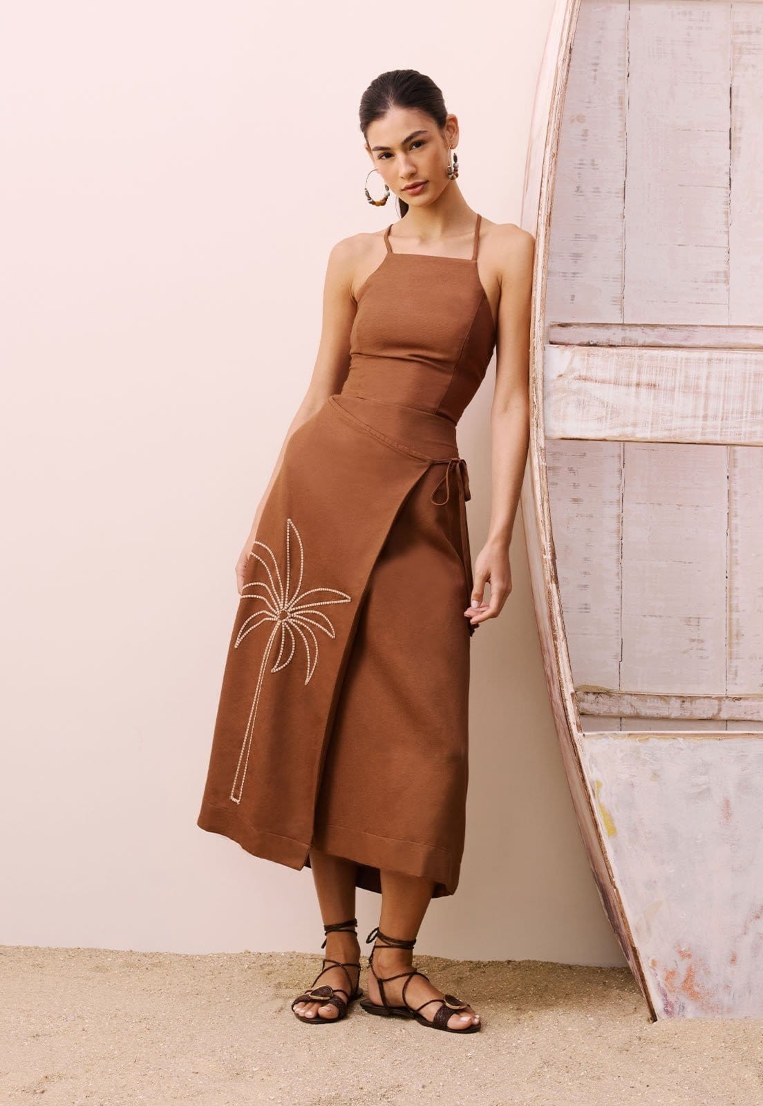 Vista principal Saia Transpassada Coqueiro CaCay marrom