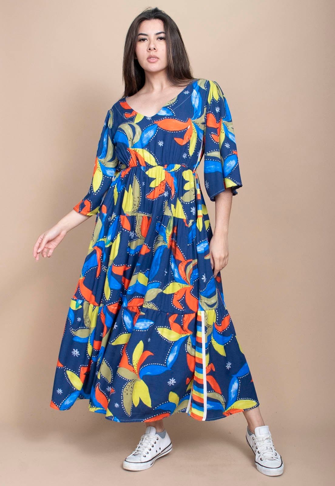 Vista 2 Vestido Longo Cabanafree Plano com Manga e Camadas Estampa Maré Vibrante Cabanafree amarelo/estampado/laranja