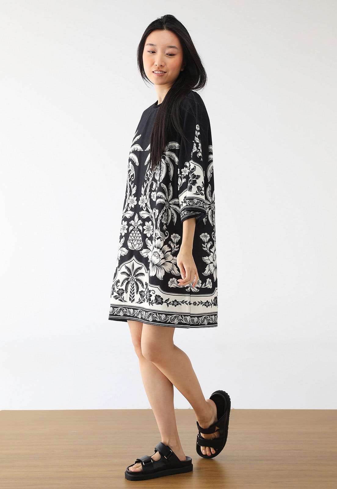 Vista 2 Vestido FARM Curto T Shirt Big Guanacaste FARM preto