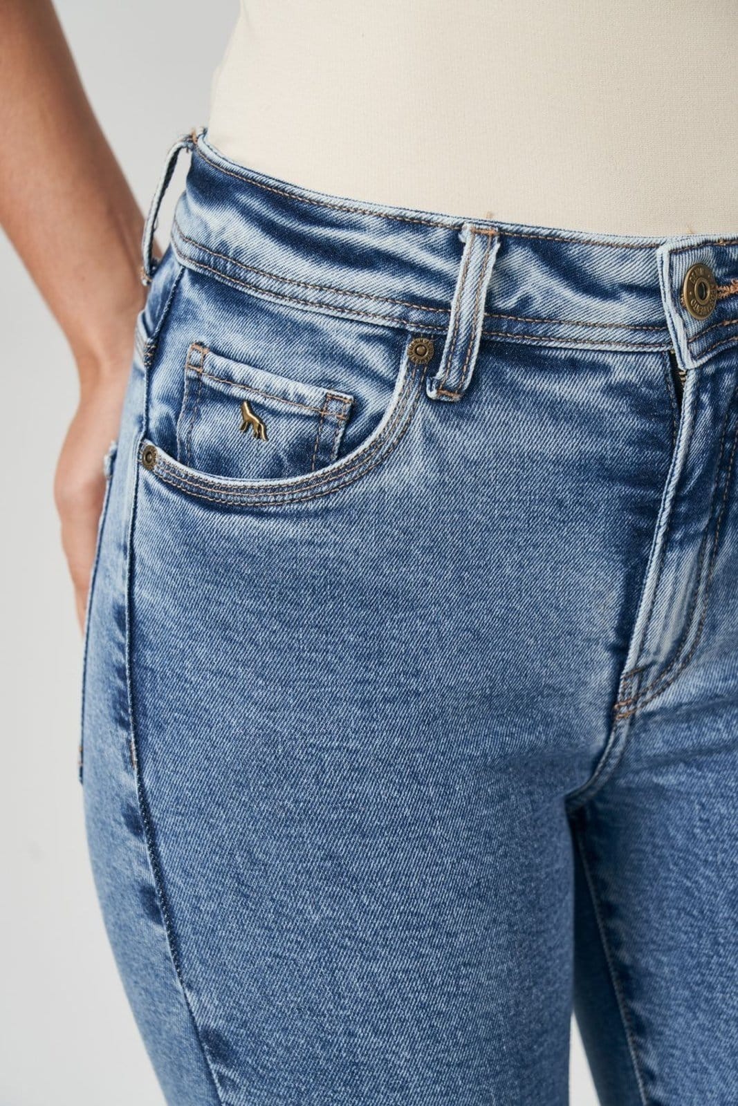 Vista 2 Calça Boot Cut Feminina Acostamento ACT FEMININO jeans