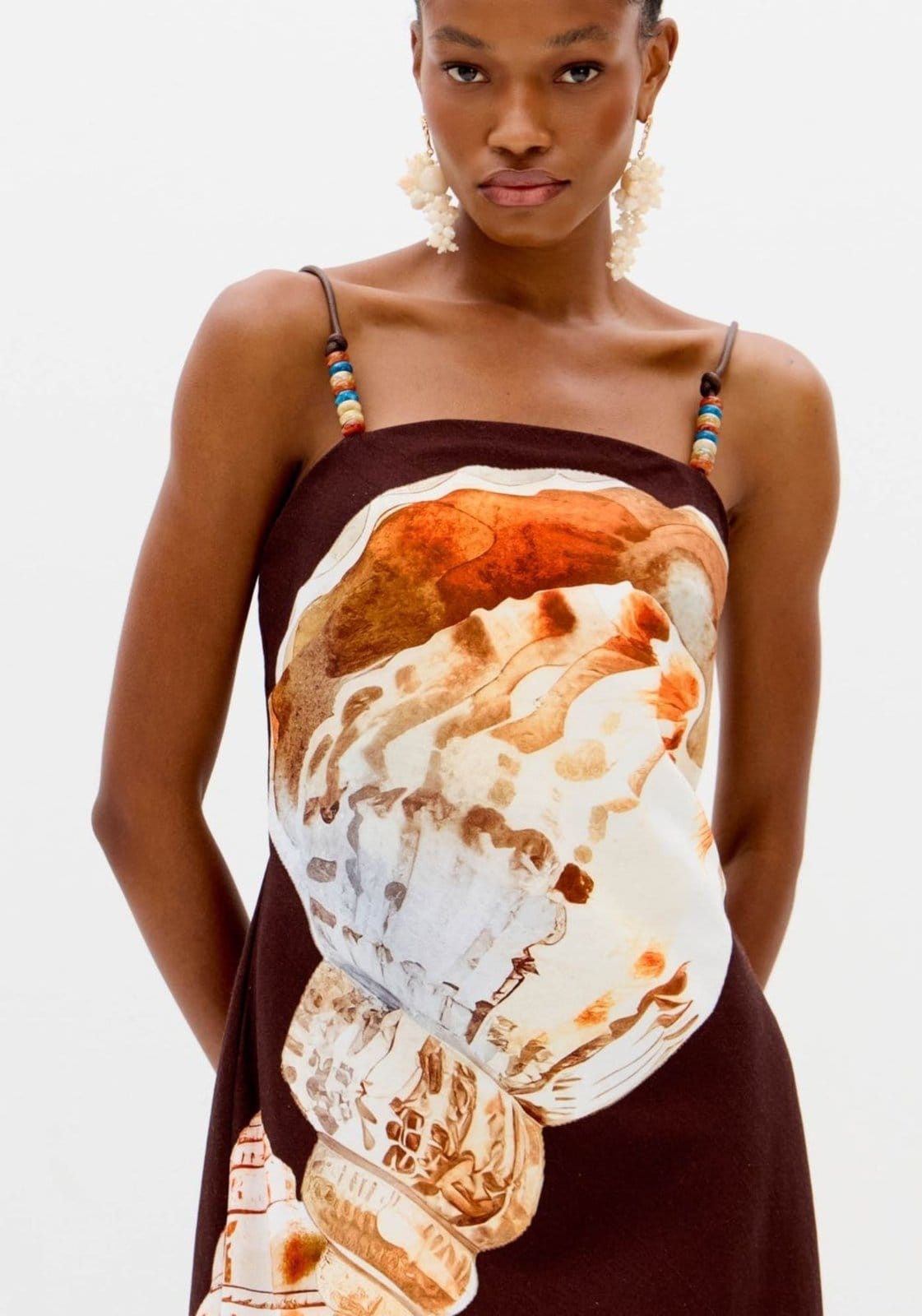 Vista 2 Vestido Super Midi De Alças Com Estampa Lança Perfume marrom