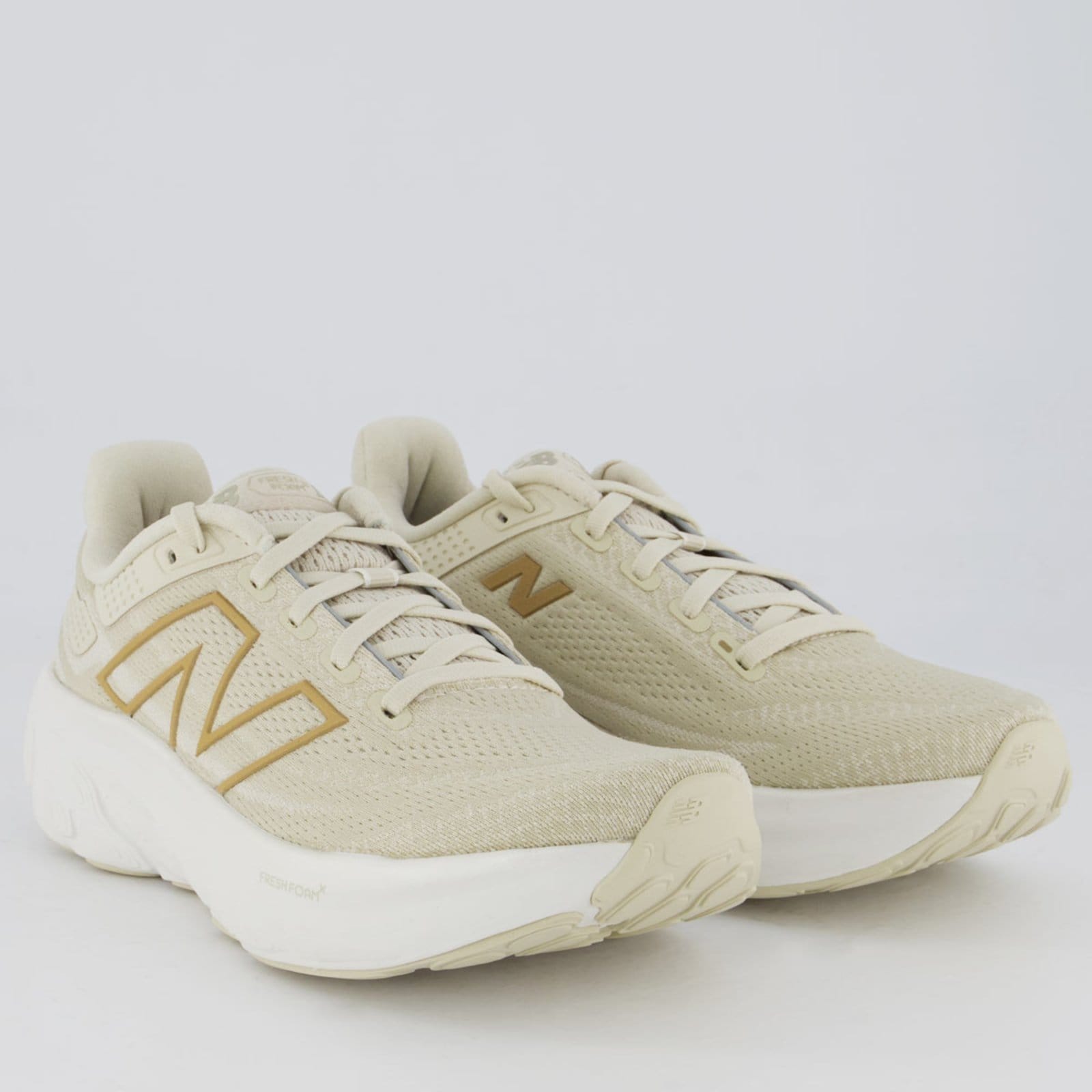 Vista 2 Tênis New Balance Fresh Foam 1080V13 Feminino New Balance bege