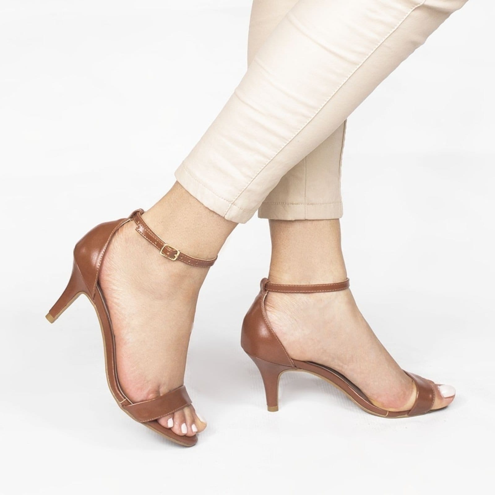 Vista 2 Sandália Zatta Básica Salto Médio Larissa Caramelo ZATTA castanho