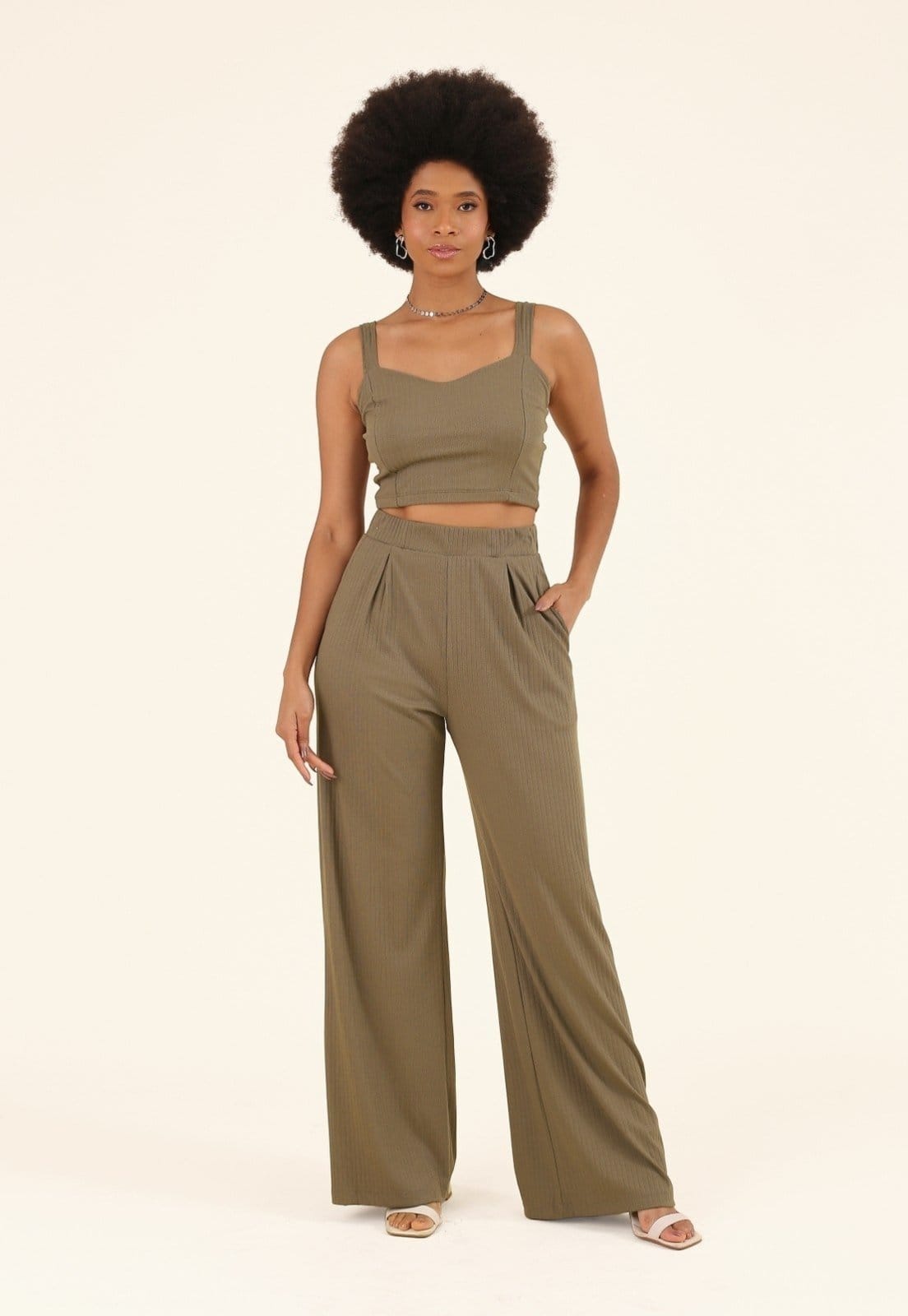 Vista principal Calça Pantalona Pop Me Em Malha Canelada Com Bolso E Pregas Pop Me verde oliva