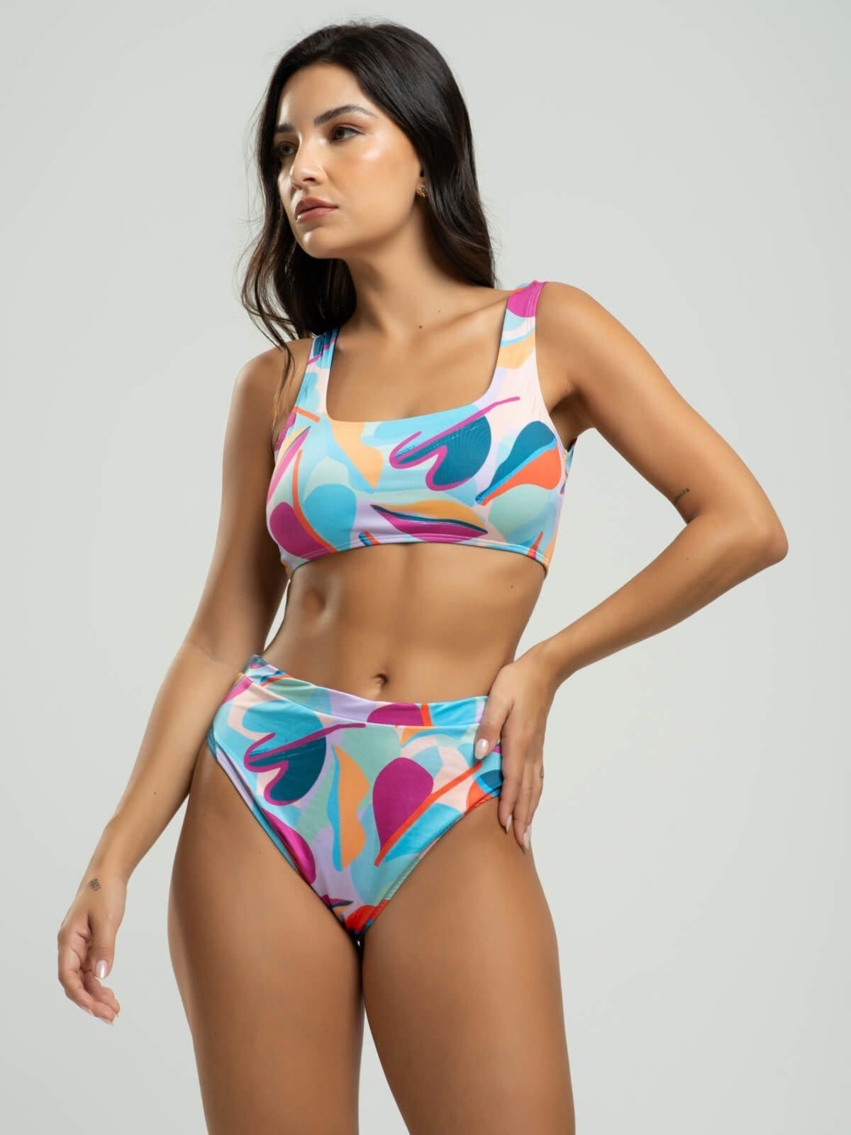 Vista 2 Biquini Regata Calcinha Hot Pants Proteção Uv 50+ Vicbela Colorido Vicbela estampado/multicolorido