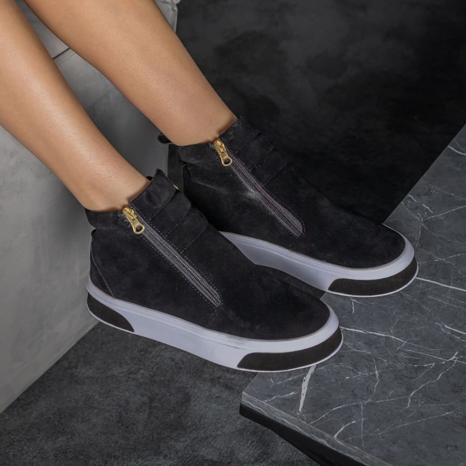 Vista 2 Kit 2 Tênis Feminino GuGi Botinha Para Academia Musculação Em Camurça Com Sola Reta e Gugi branco/preto