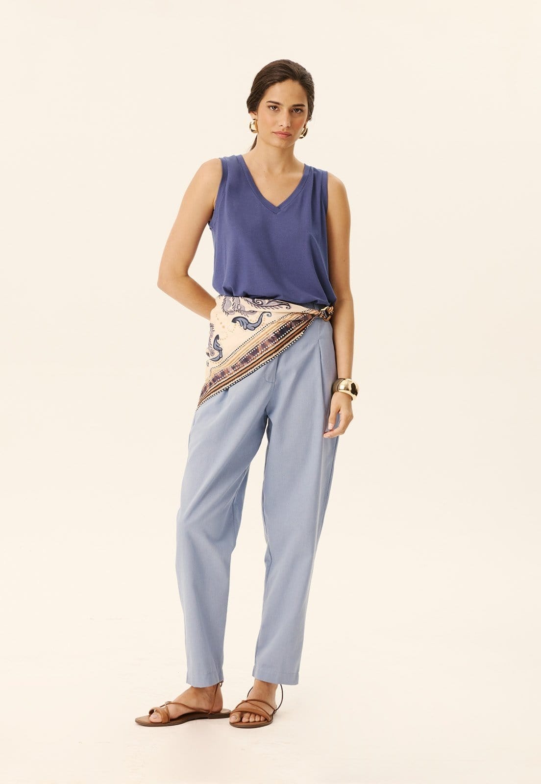 Calça Cenoura com Pregas