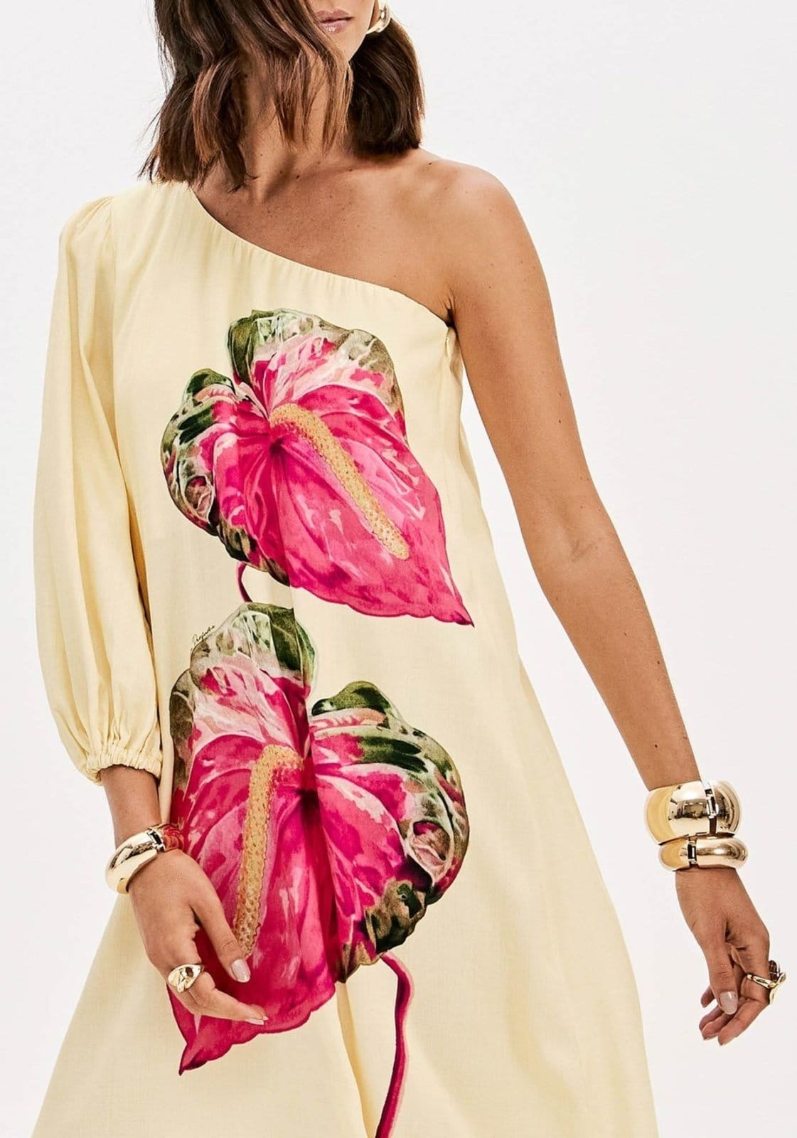 Vista 2 Vestido Curto Ombro Único Estampado Lança Perfume rosa