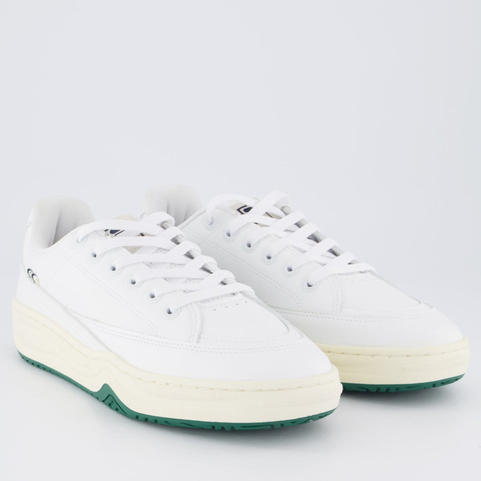 Vista 2 Tênis Fila Clubhouse e Marinho Fila branco