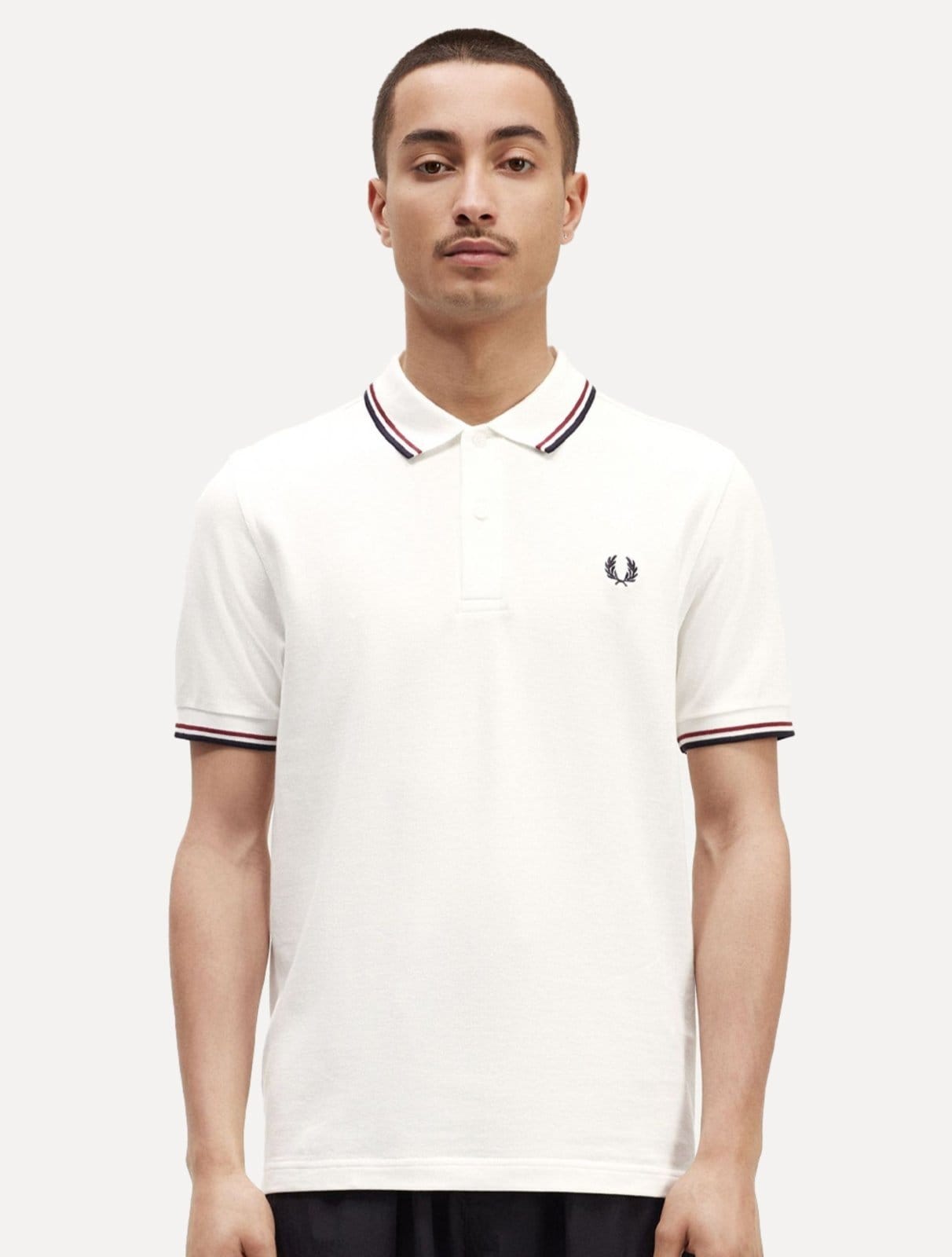 Vista principal Polo Fred Perry Masculina Piquet Regular Red Navy Twin Tipped Off-White Fred Perry off-white red