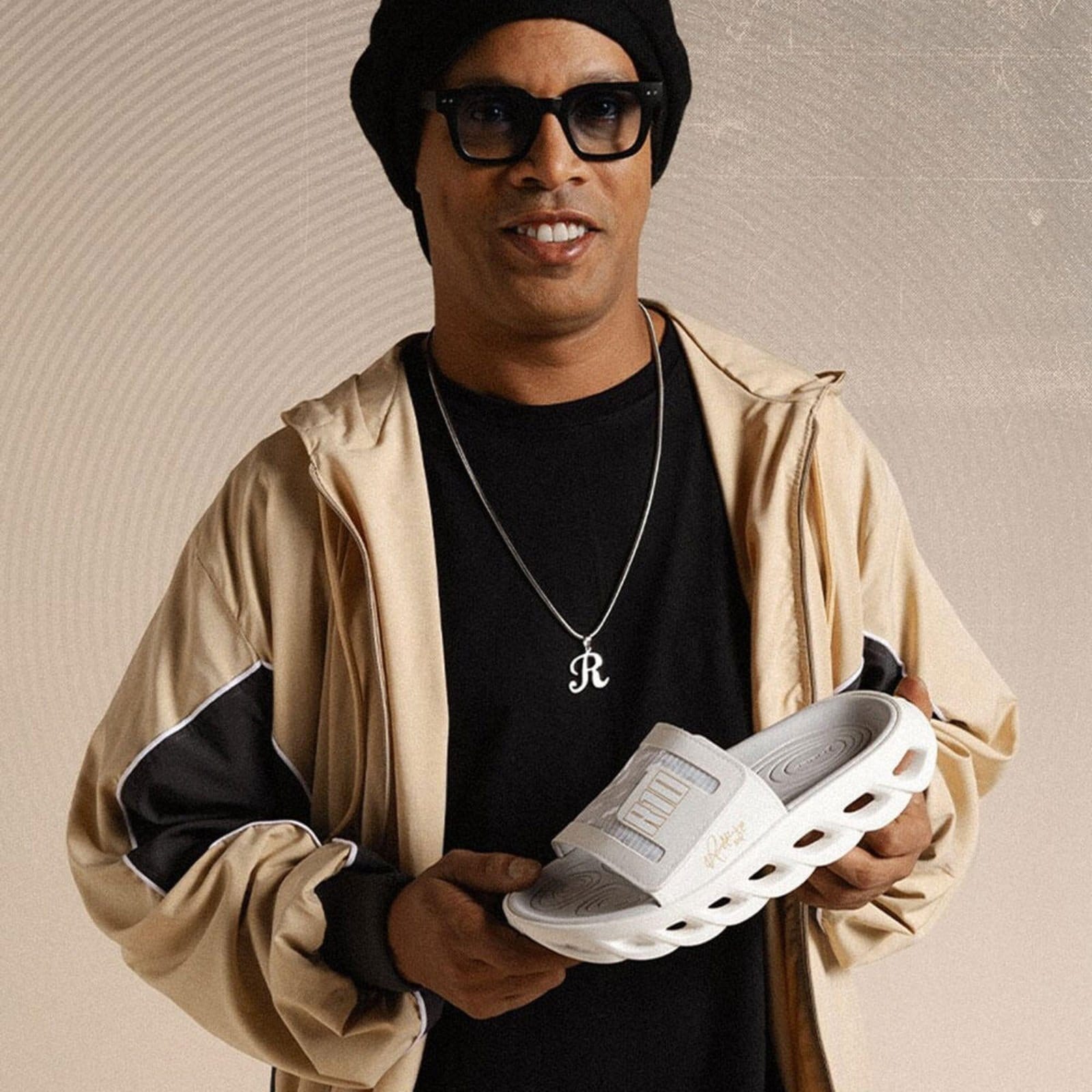 Vista 2 Chinelo Masculino Slide R Power R10 Rider 12583 3292583 Rider preto