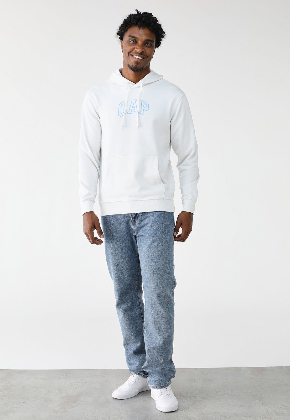 Vista 2 Blusa de Moletom Fechada GAP com Capuz Branca GAP branco