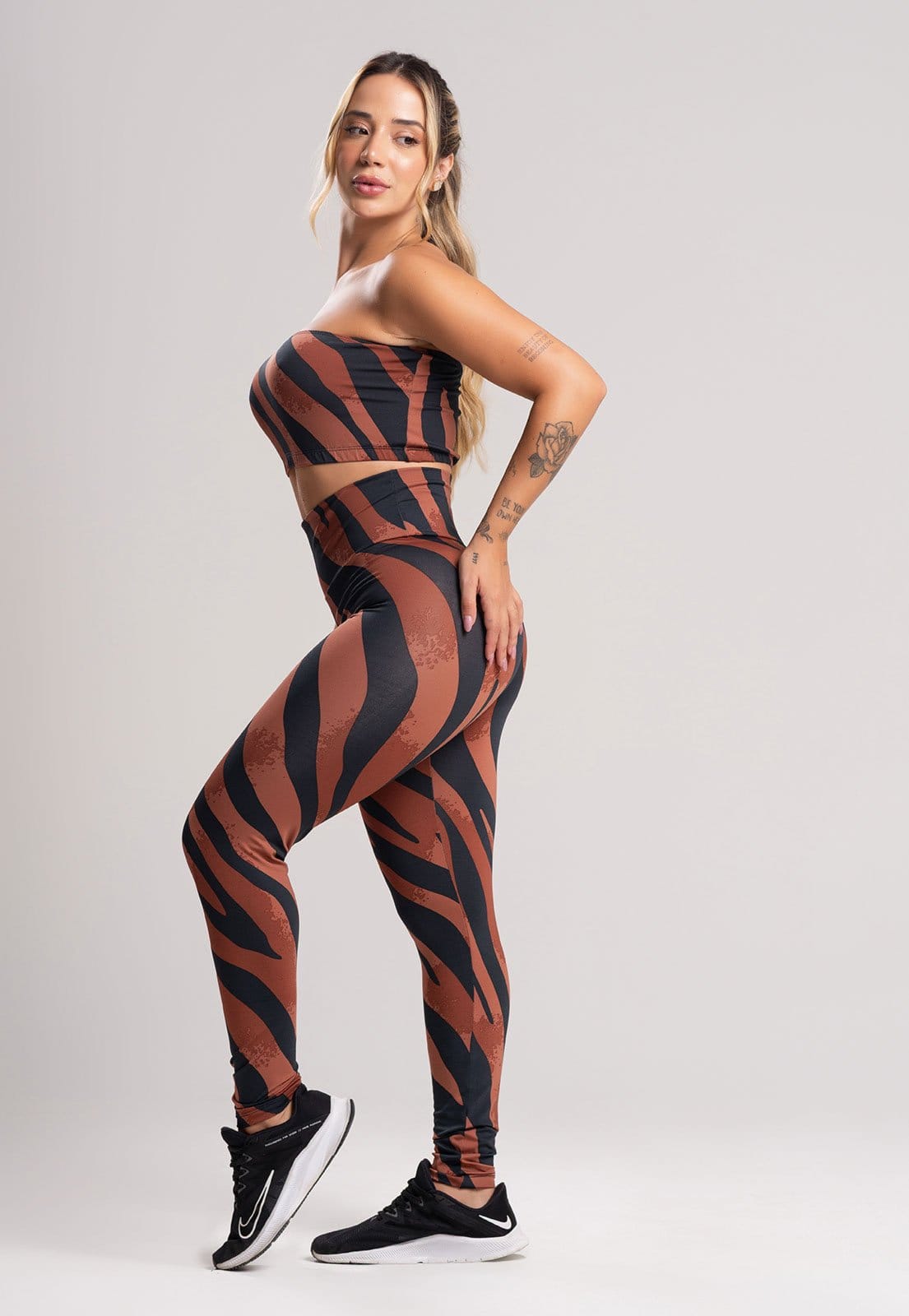 Vista principal Calça Legging MVB Modas Cintura Alta Fitness Safari Mvb Modas estampado/marrom/multicolorido/preto