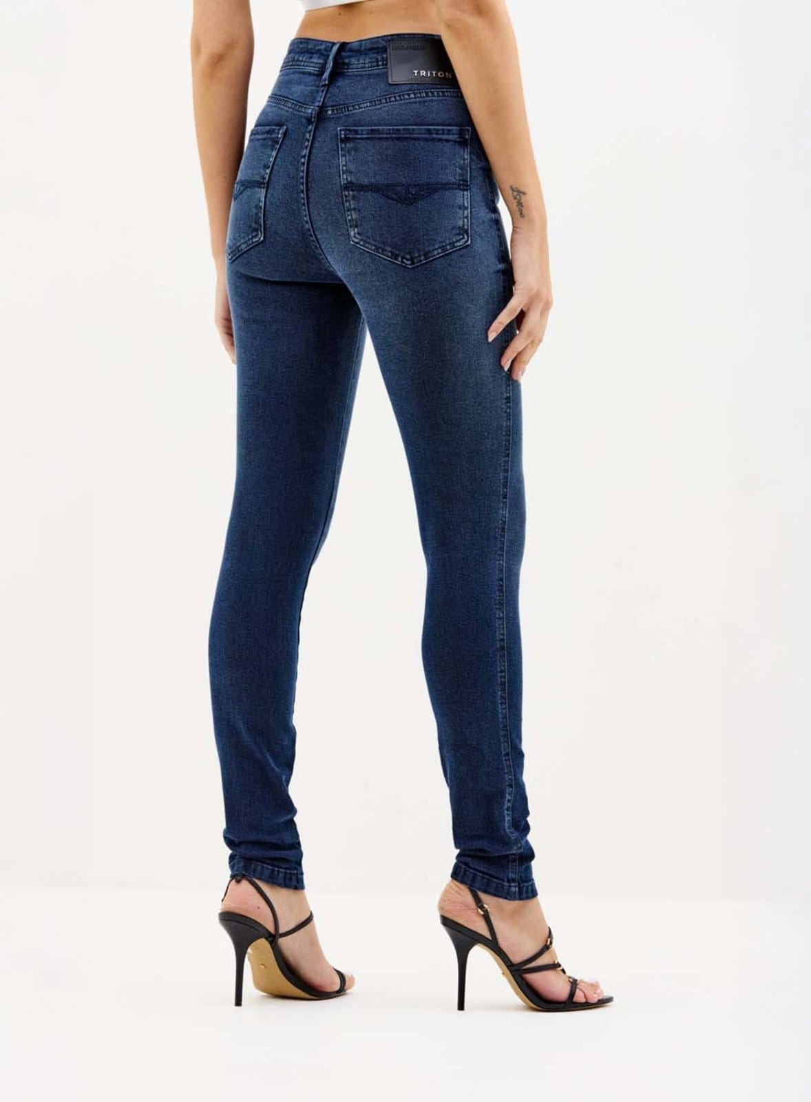 Vista 2 Calça Jeans Gisele Triton Indigo Triton azul indigo