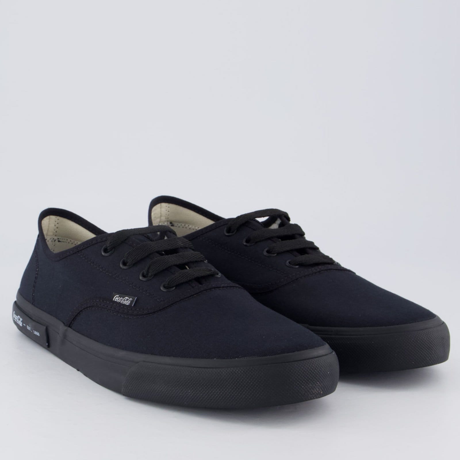 Vista 2 Tênis Coca Cola Kick Summer e Cinza Coca-Cola preto