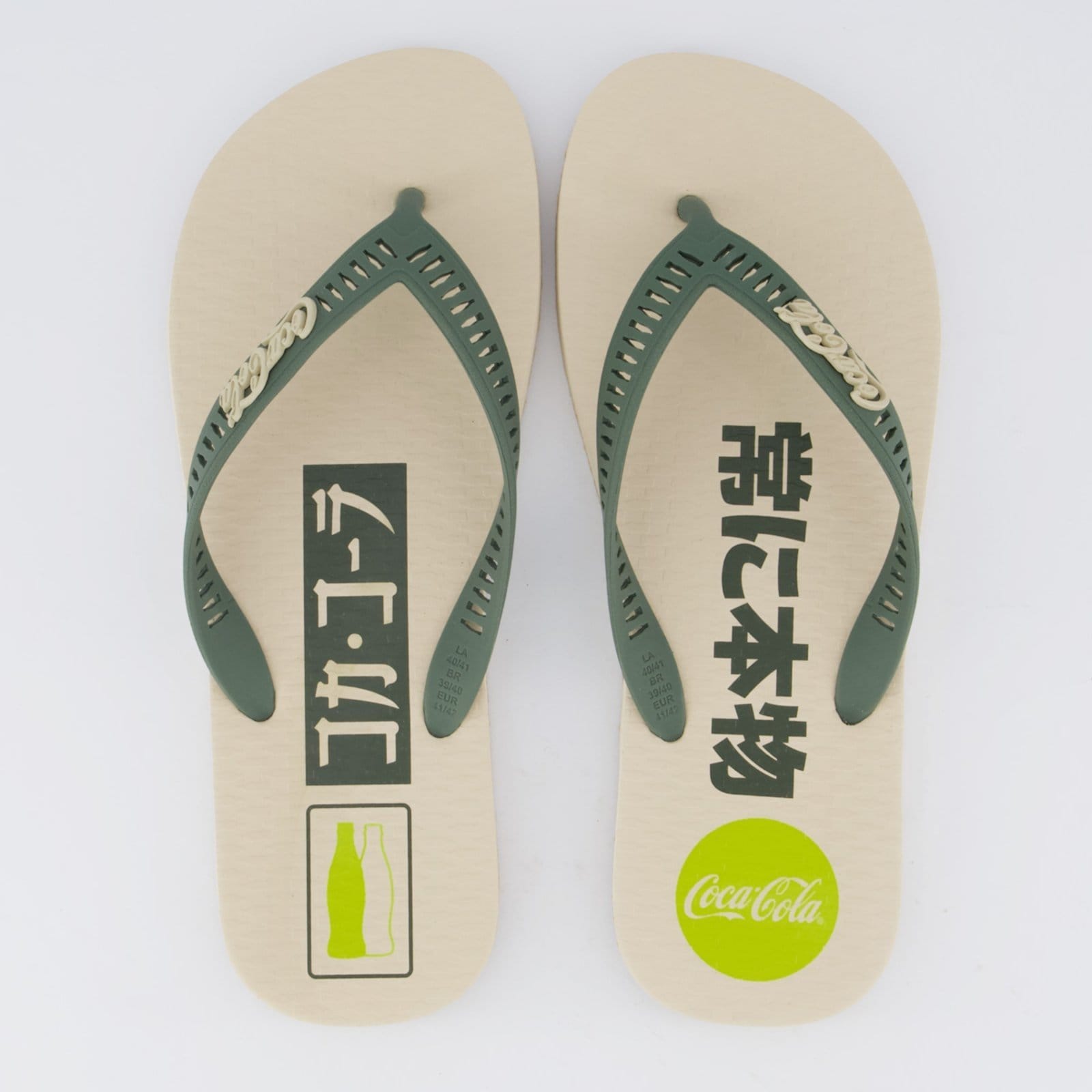 Chinelo Coca Cola Kanpai Off White e Verde