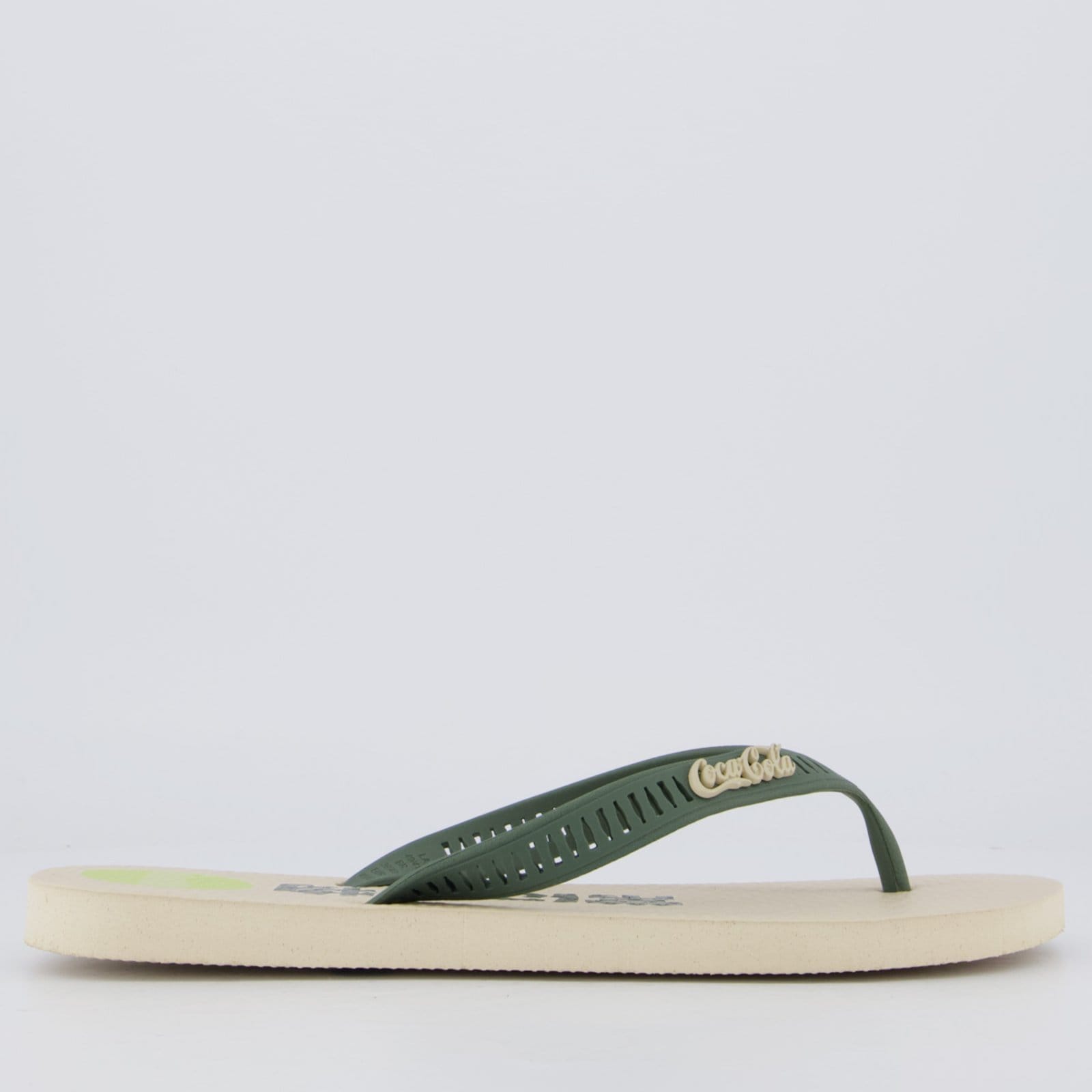 Vista 2 Chinelo Coca Cola Kanpai Off White e Verde Coca-Cola bege white