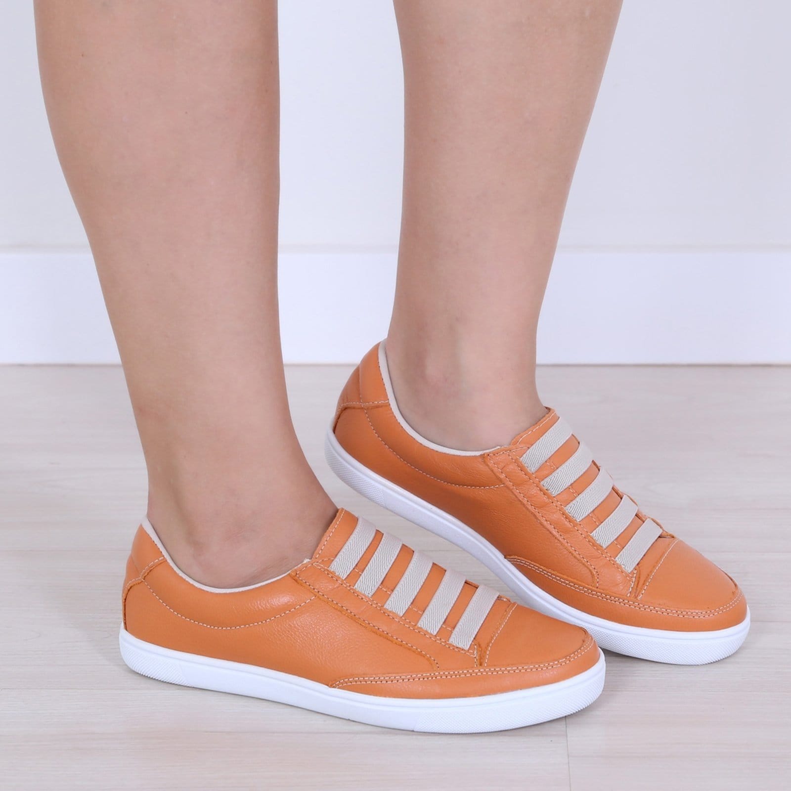 Tênis Feminino Rasteiro em couro