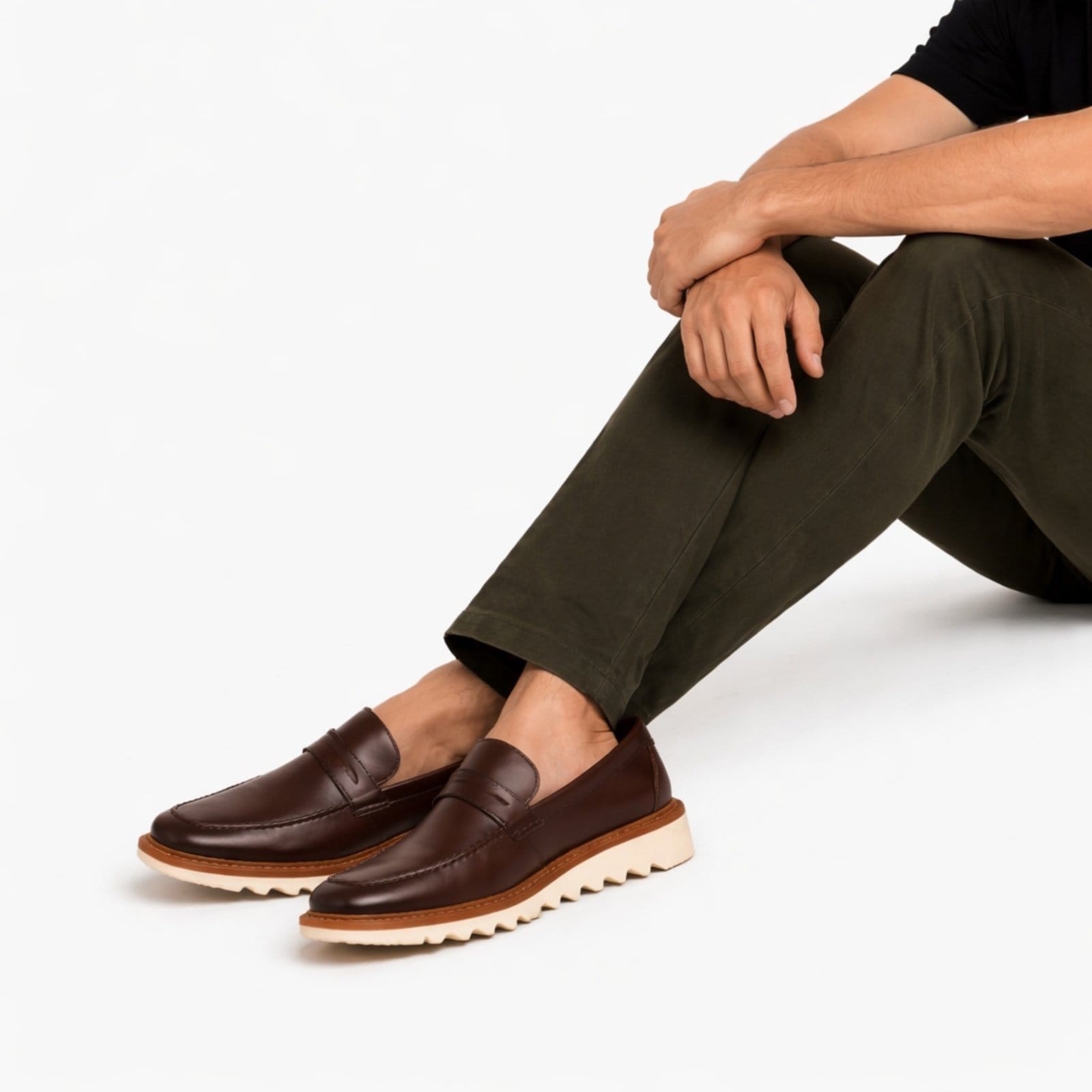 Vista 2 Kit 2 Par Sapato Casual Loafter Masculino Solado Tratorado Premium Yes Basic marrom/preto