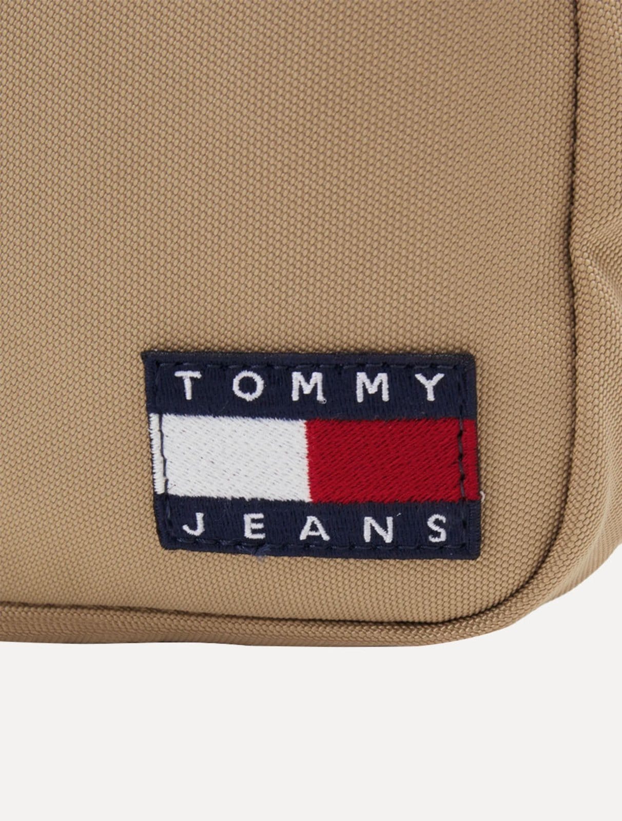 Vista 2 Bolsa Tommy Jeans Masculina Daily Essential Shoulder Reporter Tommy Jeans cáqui
