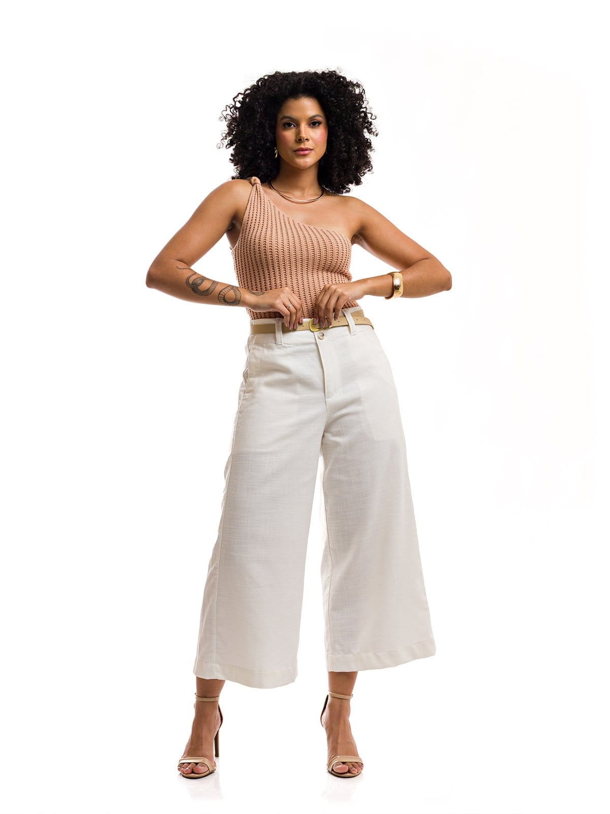 Vista 2 Bermuda Calça Pantacourt Restrito Jeans Com Cinto Restrito Jeans branco