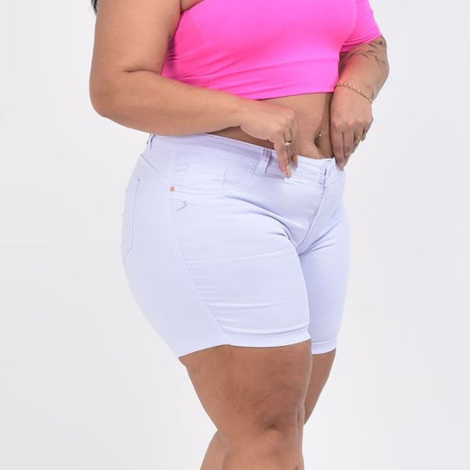 Vista 2 Bermuda Feminina Meia Coxa Jeans Loka Plus Size Sarja Jeans Loka branco