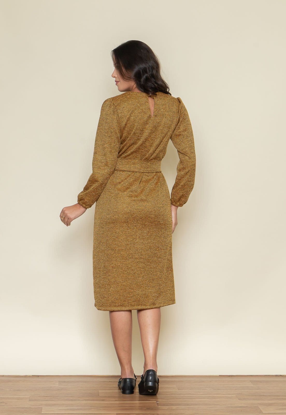 Vista 2 Vestido Aura Dafne Tweed Xadrez Mostarda Aura amarelo