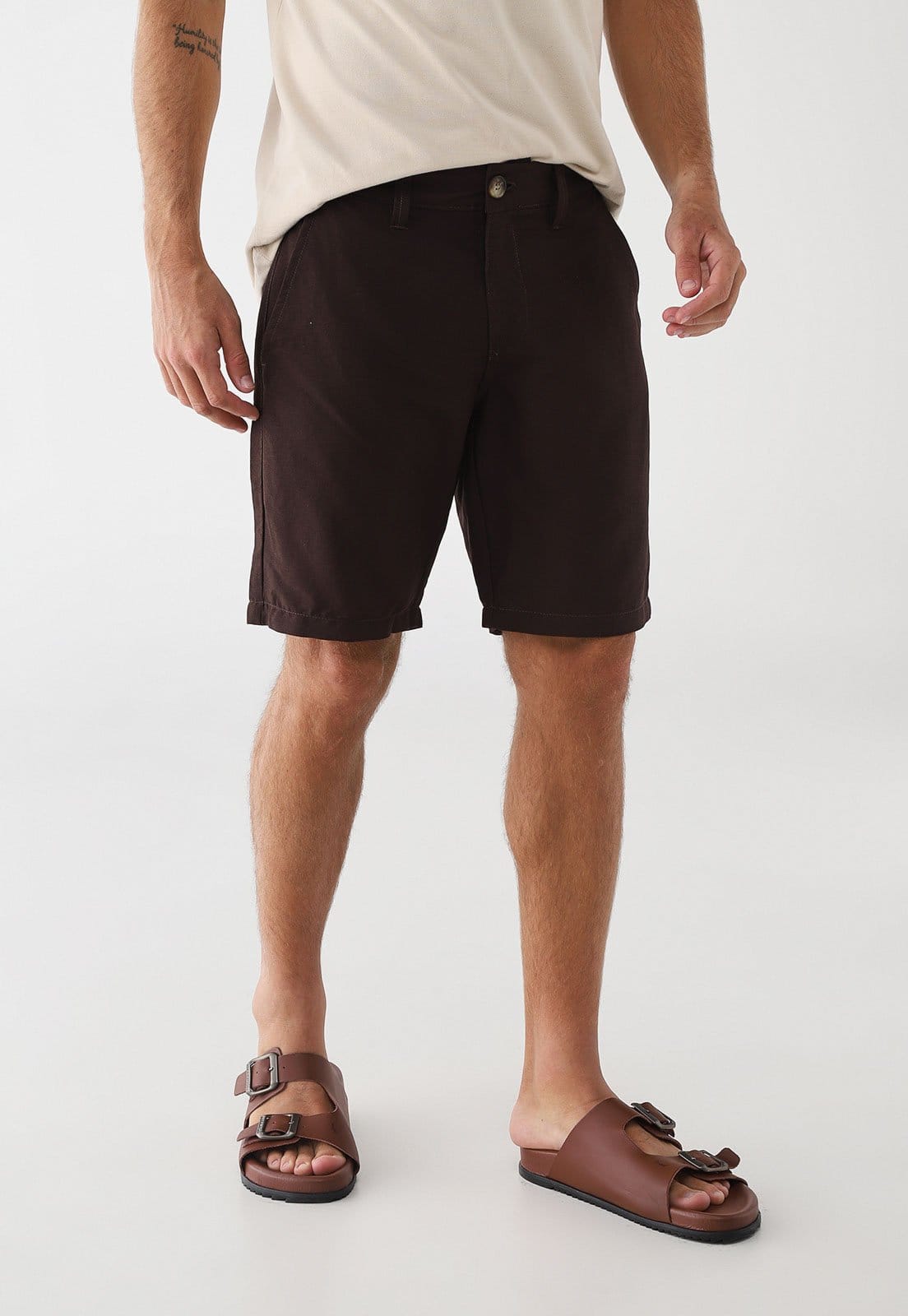 Vista principal Bermuda Masculina Colcci Linho Reta Escuro Colcci marrom