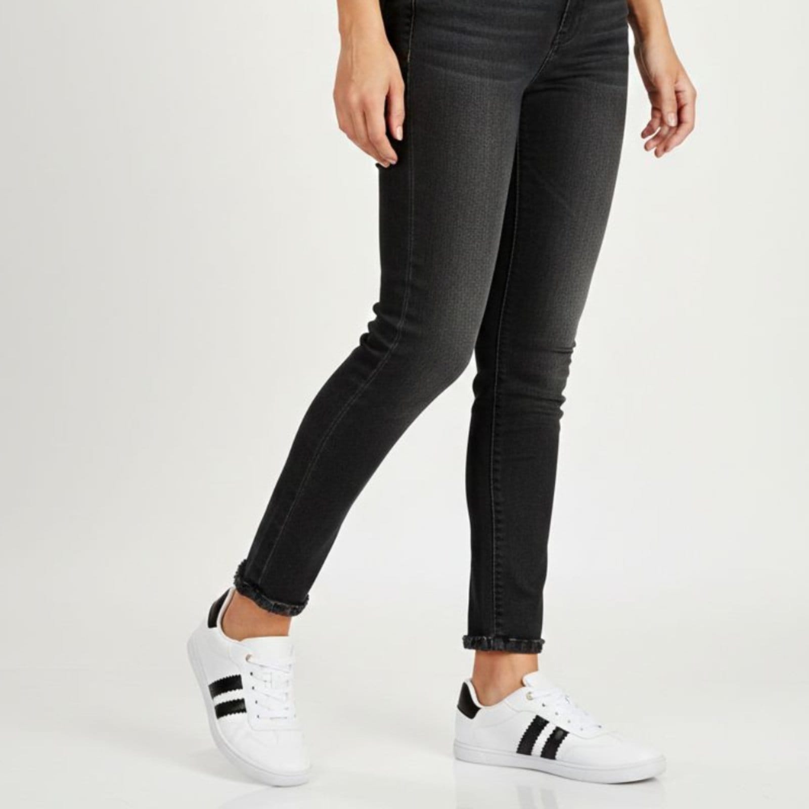 Vista principal Tênis Feminino Casual Clássico Retrô Listra ROMEU E JULIETA SHOES branco