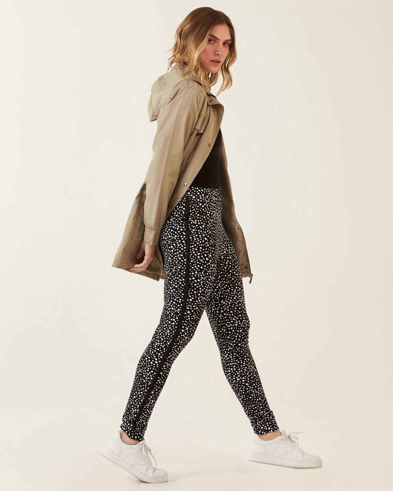 Calça Feminina Poá Jogging Em Moletinho