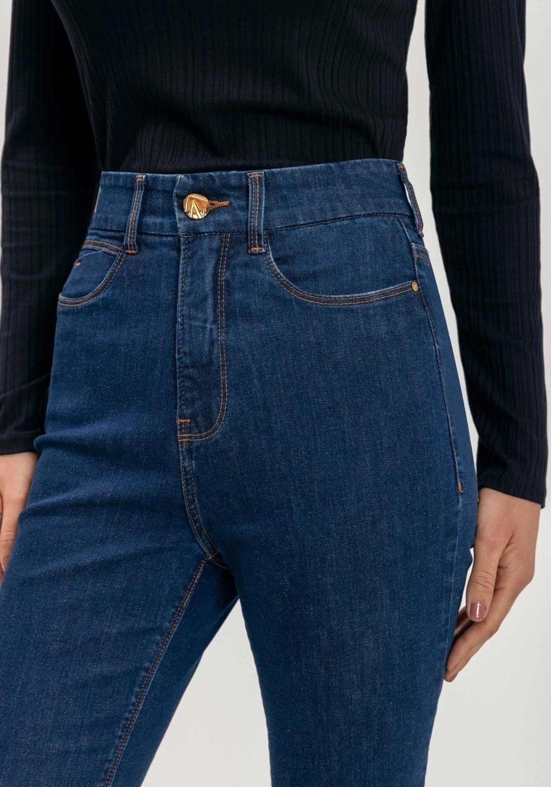 Vista 2 Calça Jeans Boot Cut Contour Com Cintura Alta Lez a Lez azul