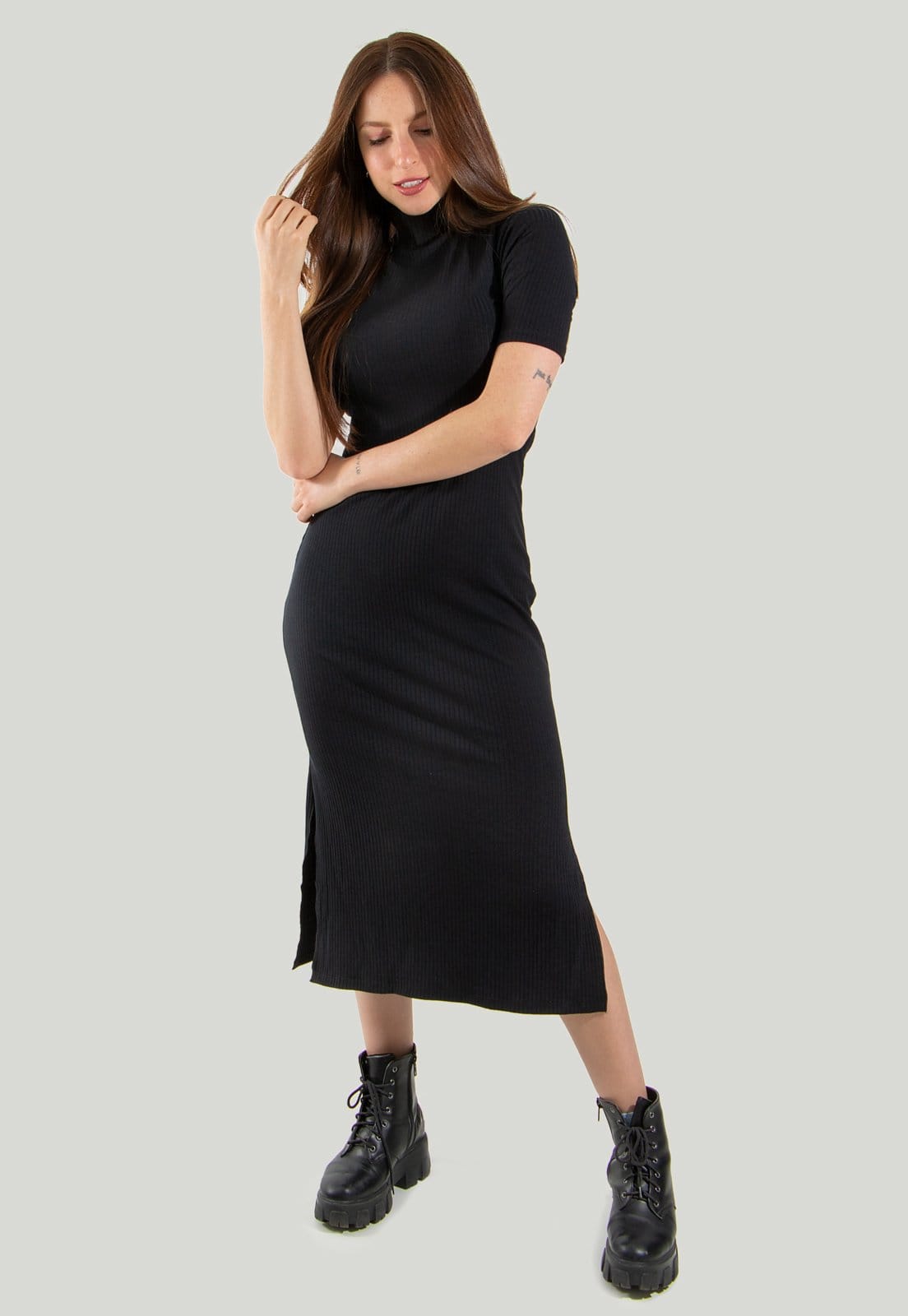 Vista principal Vestido Midi Diluxo Gola Alta Canelada Diluxo preto