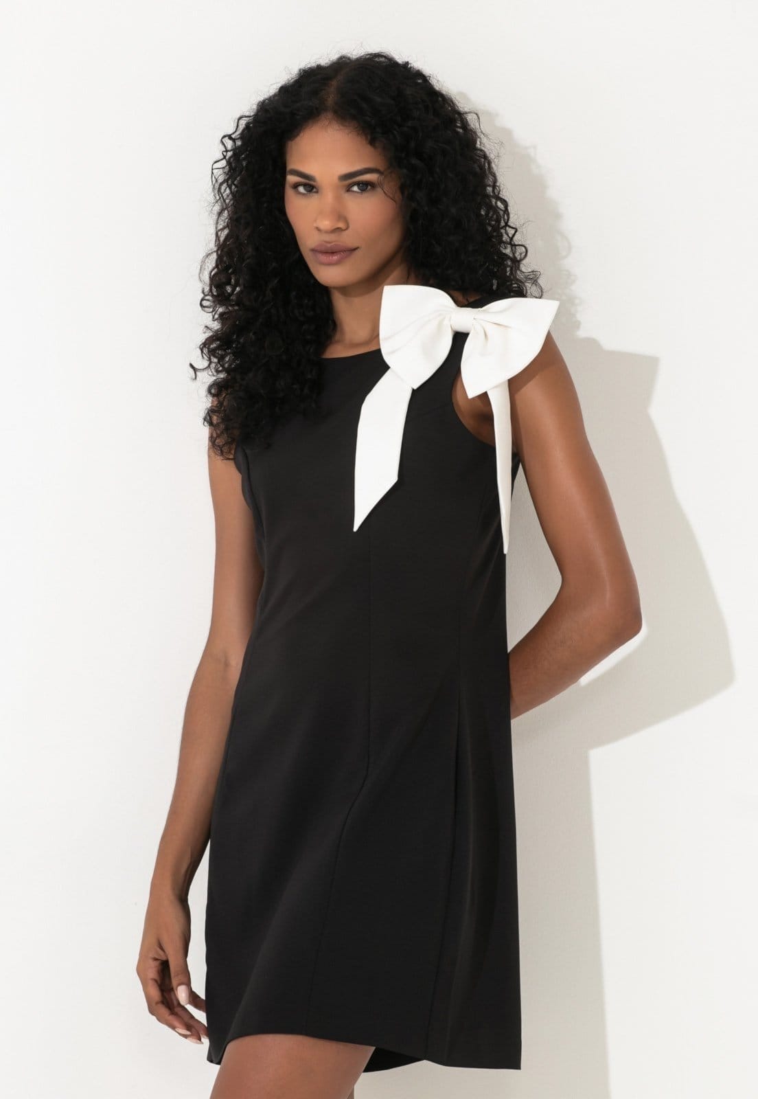 Vista 2 Vestido Traymon Curto Laço Preto / Off White Traymon preto white