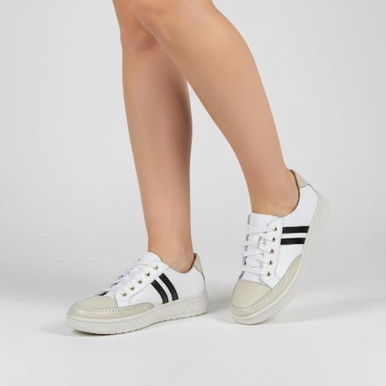 Tênis Feminino Casual Vintage Retrô em Couro com listra