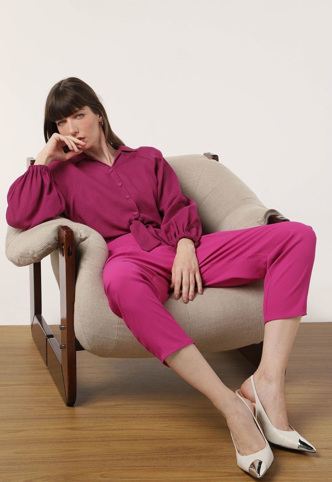 Vista 2 Calça Cropped Cruise Cenoura Pregas Pink Cruise rosa pink