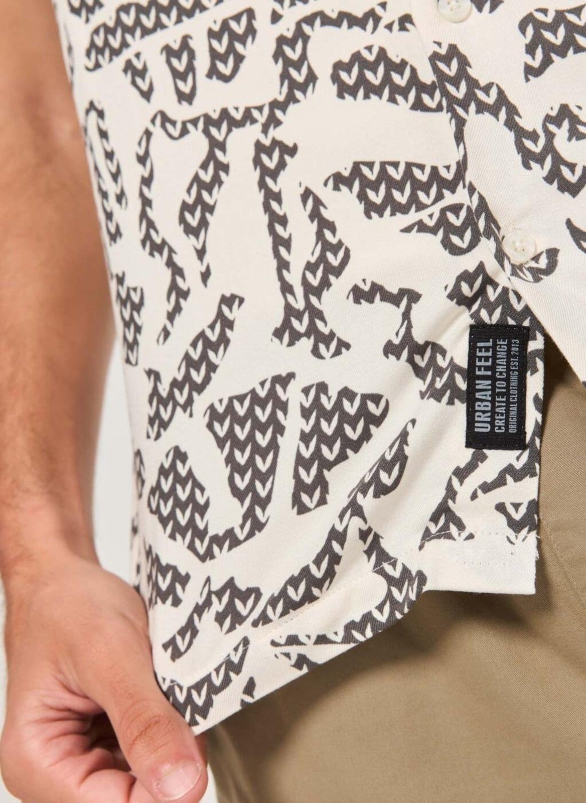 Vista 2 Camisa Regular Estampa Orgânica Youcom off-white