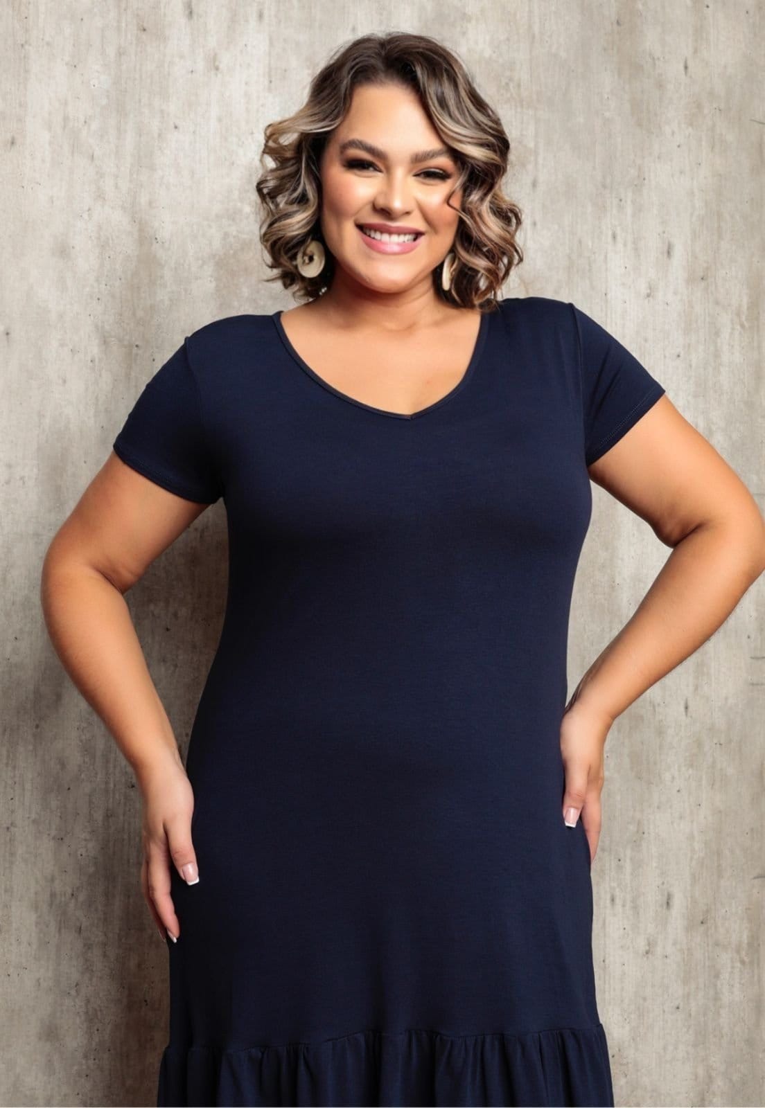 Vista 2 Vestido Feminino Plus Size Fashion Curto Midi Manga Curta com BabadoTecido Premium Docce Mulher azul