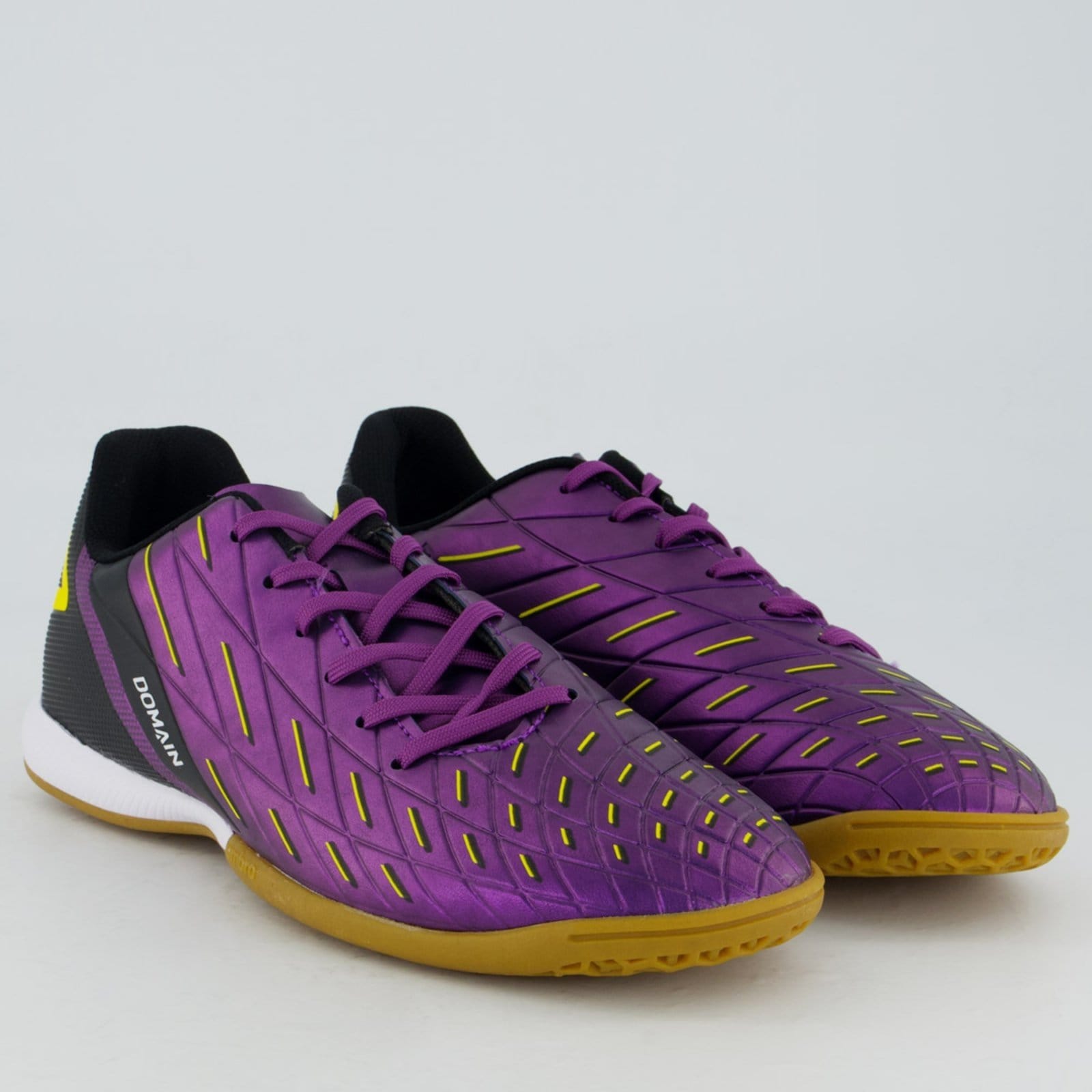 Vista 2 Chuteira Umbro Domain Futsal Roxa e Preta Umbro roxo