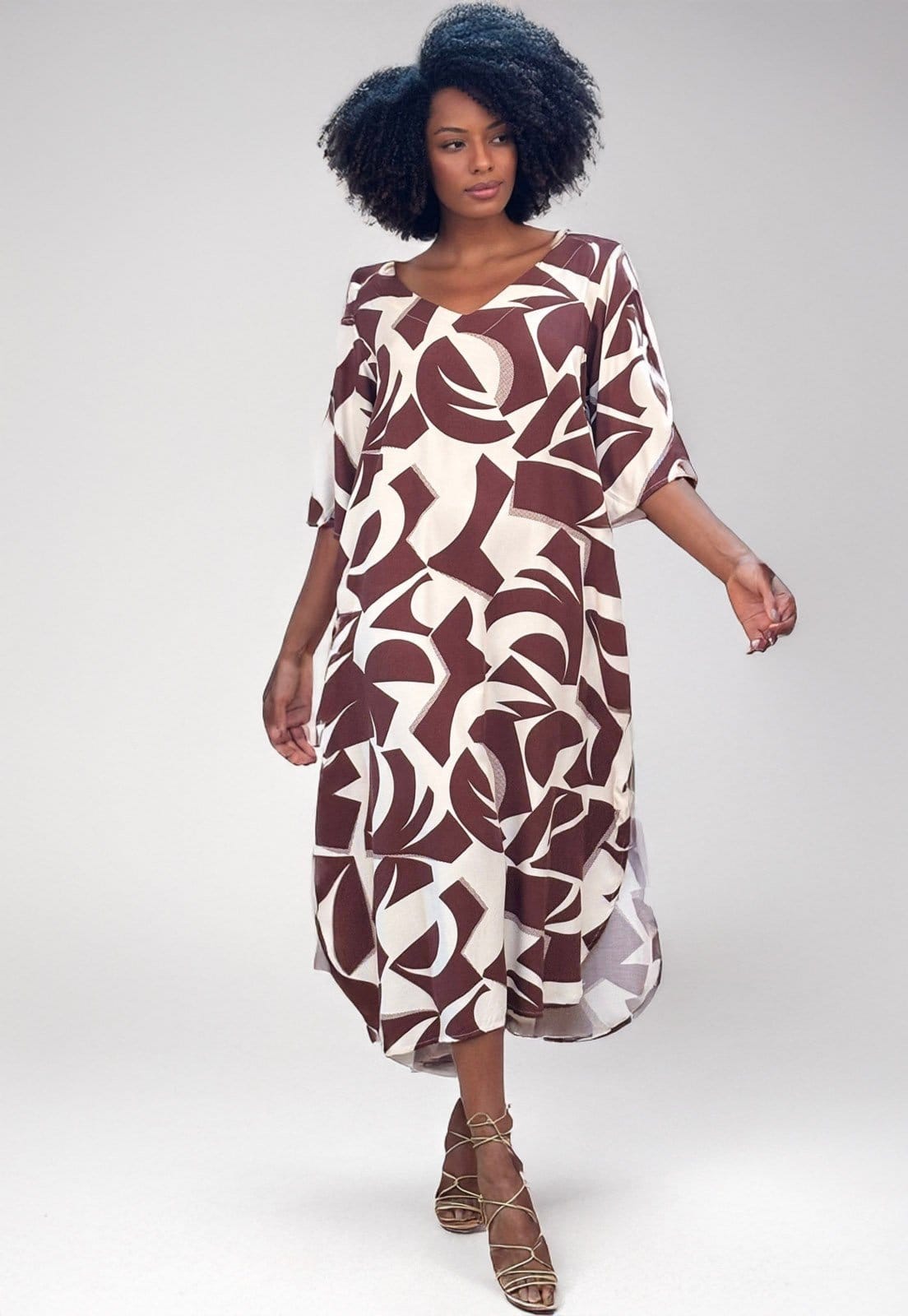 Vista 2 Vestido Midi Amazonia Vital Abapã Plano com Bolso Estampa Raízes Marrom Amazonia Vital bege/estampado