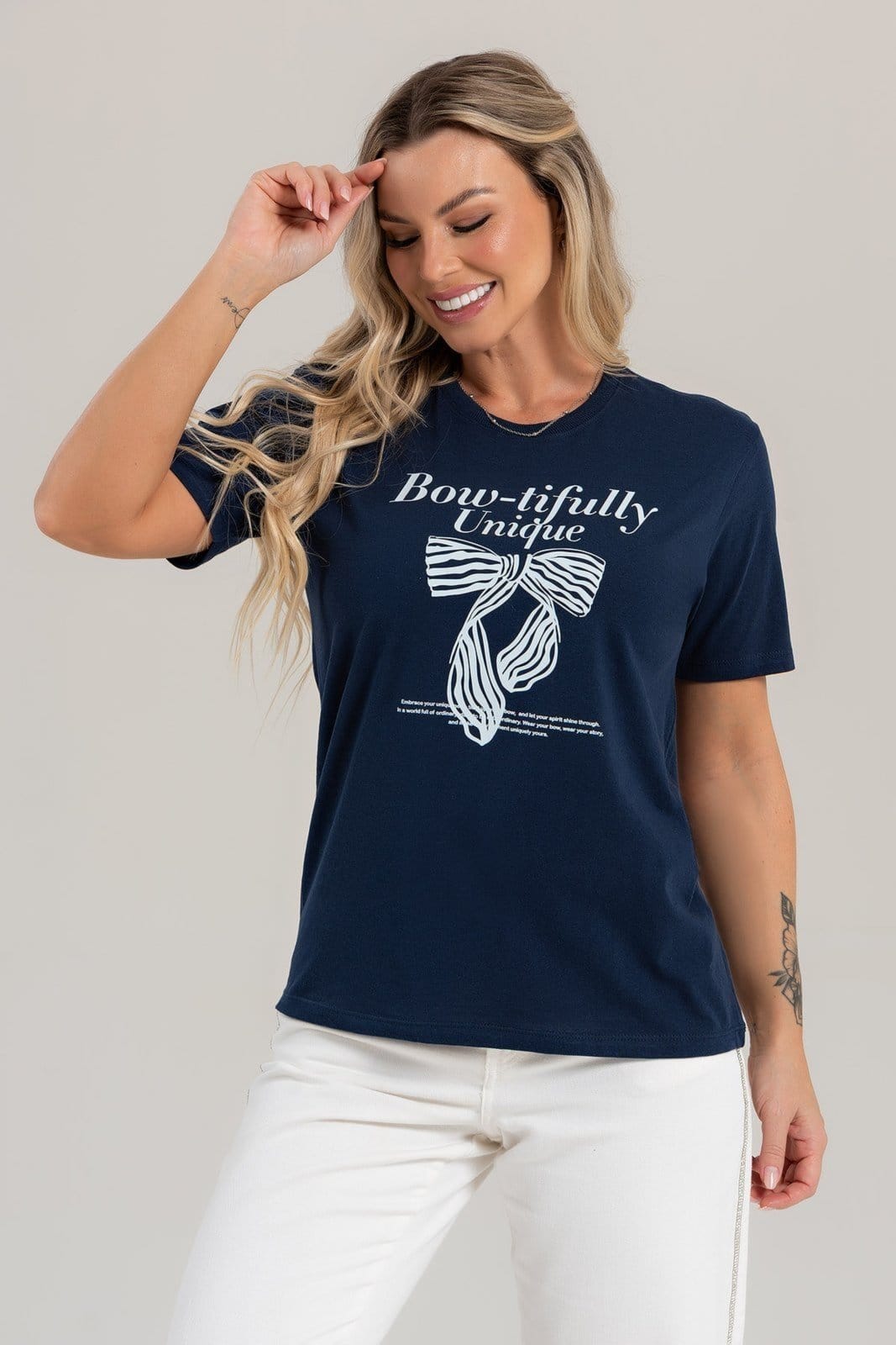 Vista 2 T-shirt Feminina Cianitas Estampa Laço Unique Cianitas azul marinho