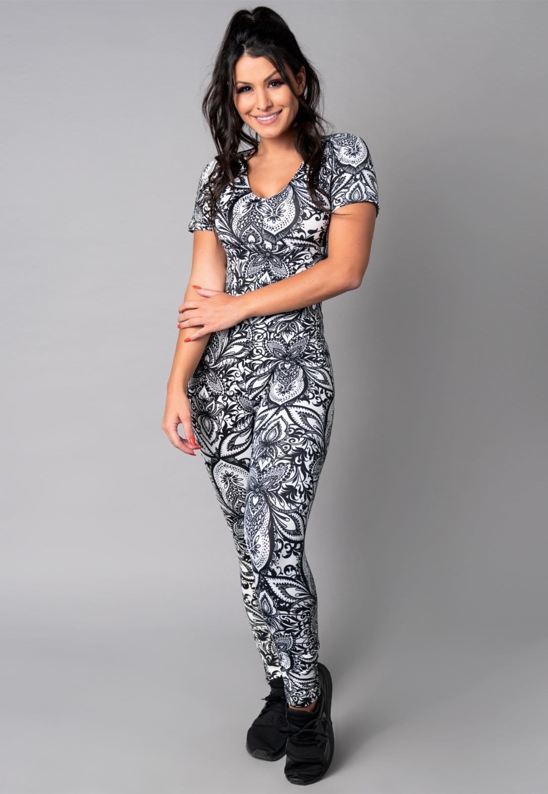 Vista 2 Macacão Longo MVB Modas Manga Curta Fitness Suplex Liso Mandala Mvb Modas branco/estampado/multicolorido/preto