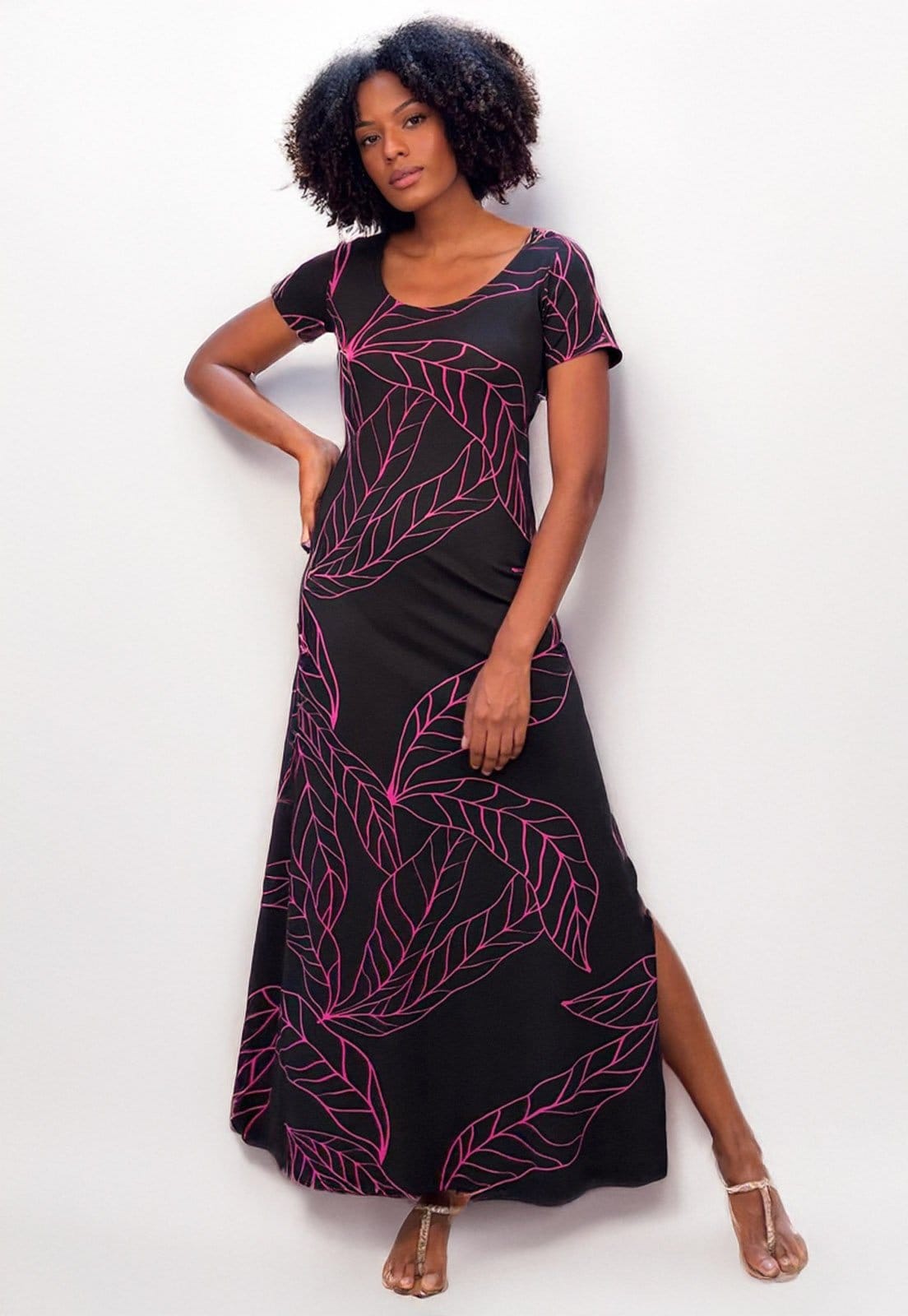 Vista 2 Vestido Longo Cabanafree Malha Gola Canoa Manga Curta Antúrios Cabanafree estampado/lilás/preto