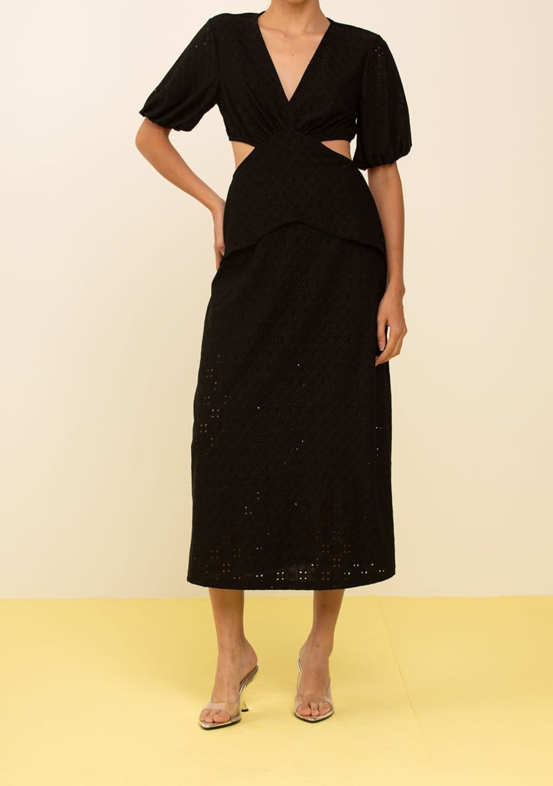 Vista 2 Vestido Zinco Solto Decote V Manga 7 Oitavos Midi Zinco preto