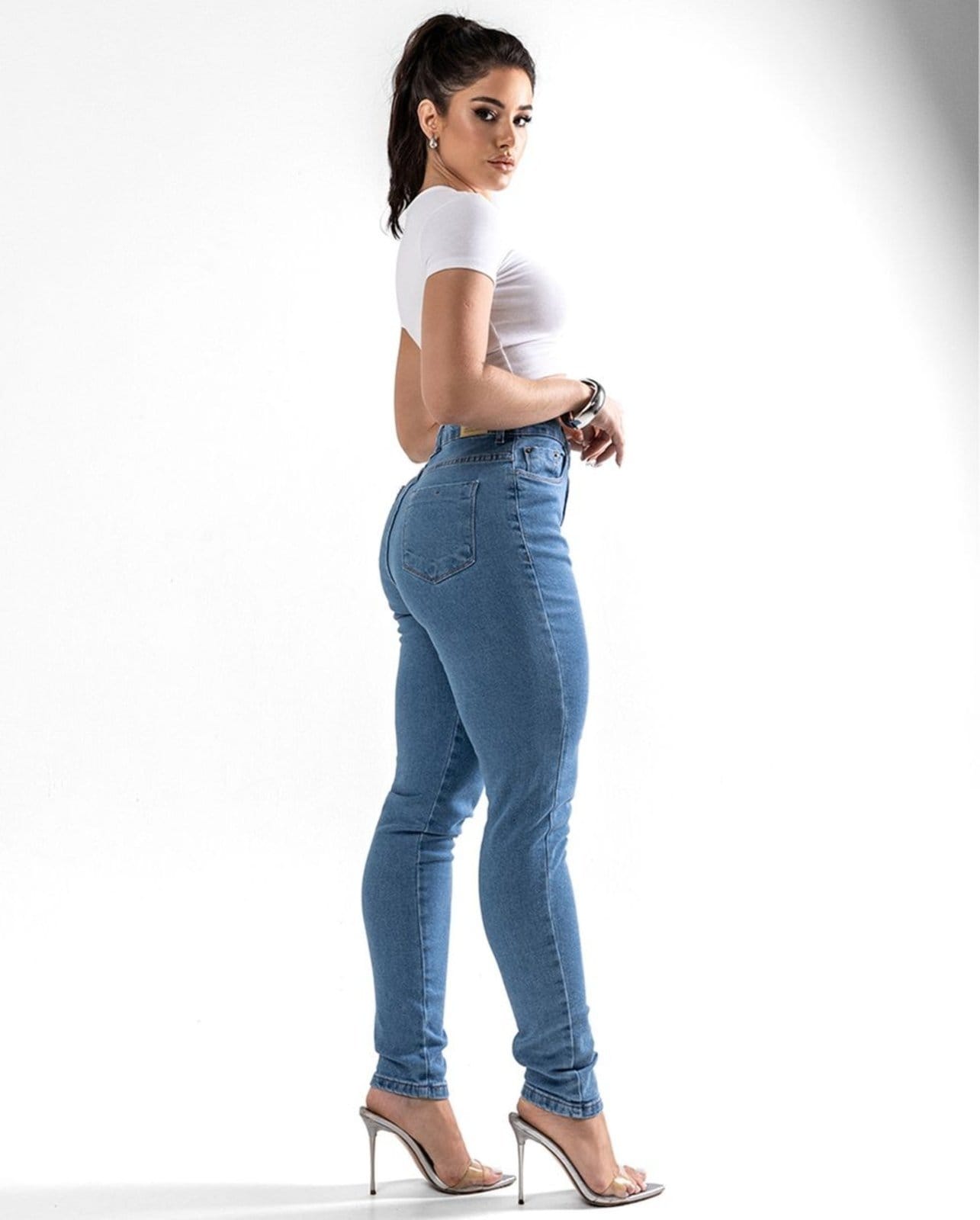 Vista 2 Calça Mom Feminina Cintura Alta Básica com Elastano 00201 Média Consciência jeans