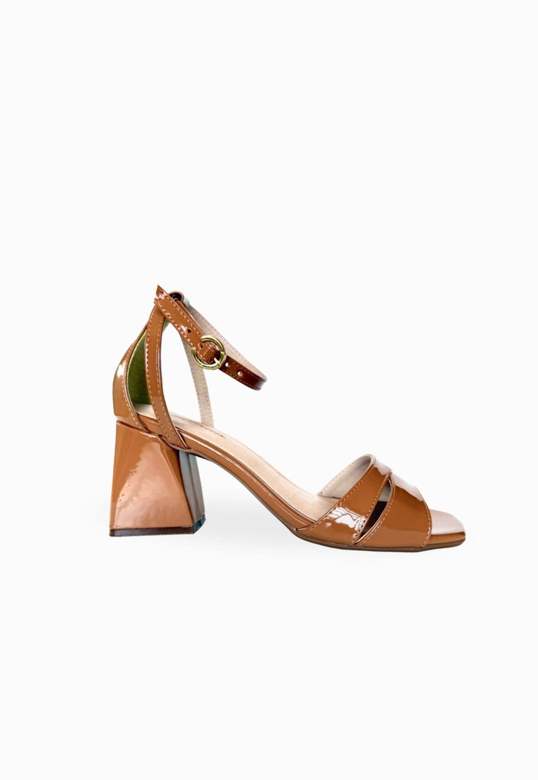 Vista 2 Sandália Salto Geométrico Feminina Atalia Shoes Verniz Tradicional Abertura Lateral Tendência 2025 Atalia Shoes caramelo